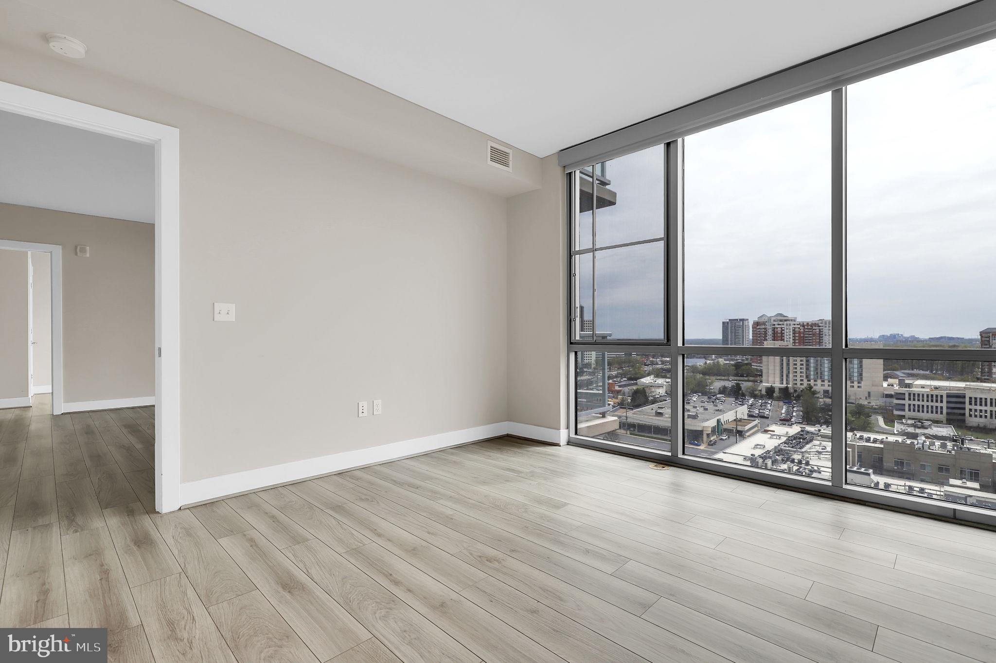 PIKE AND ROSE - Residential