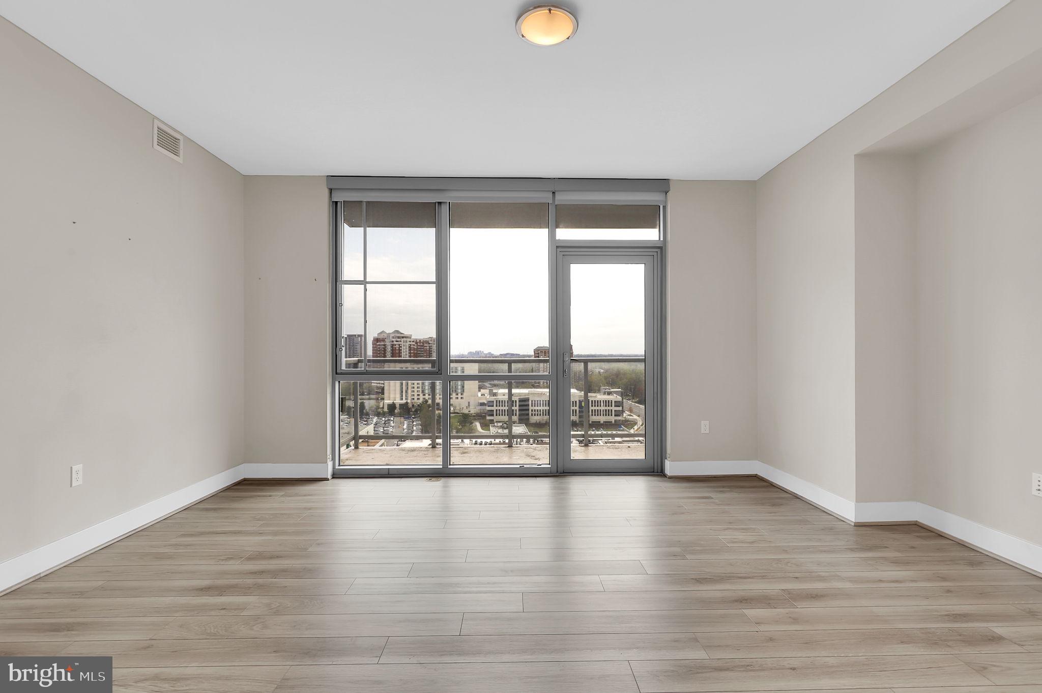 PIKE AND ROSE - Residential