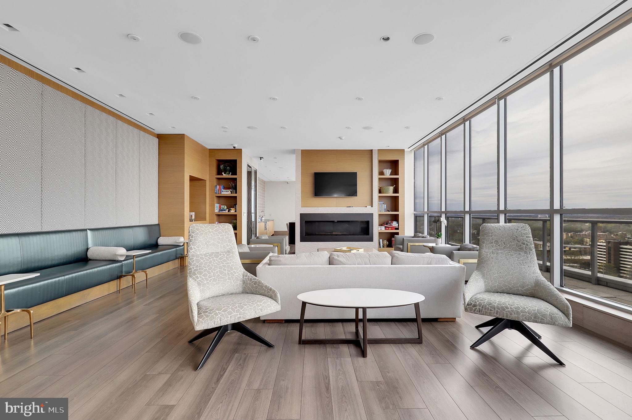 PIKE AND ROSE - Residential