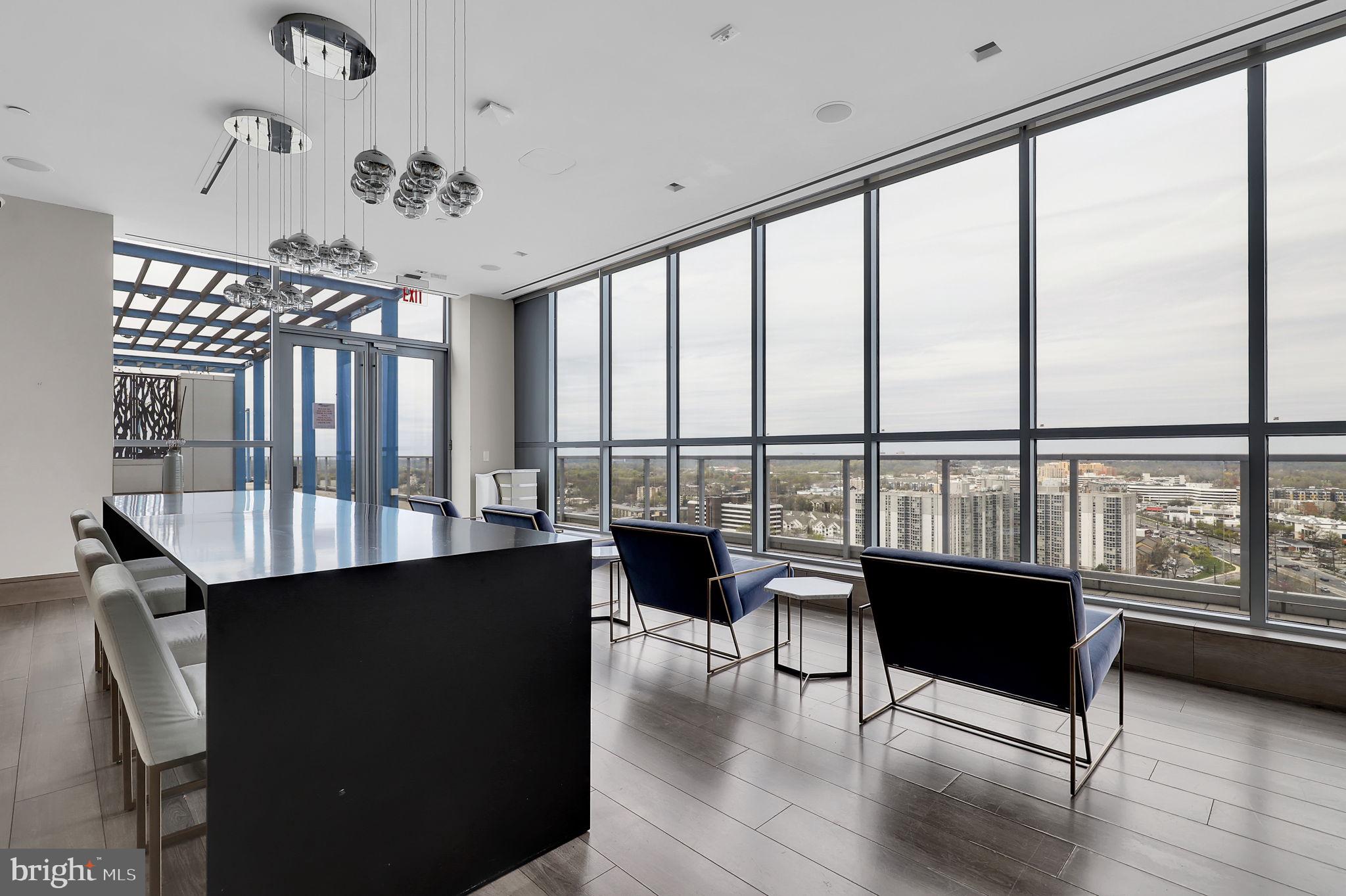 PIKE AND ROSE - Residential