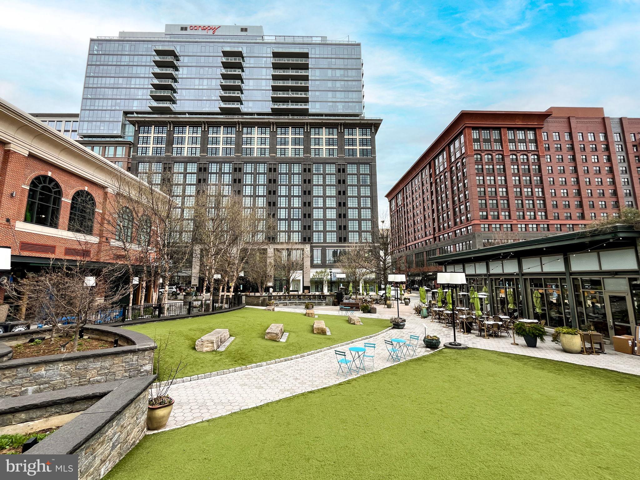 PIKE AND ROSE - Residential