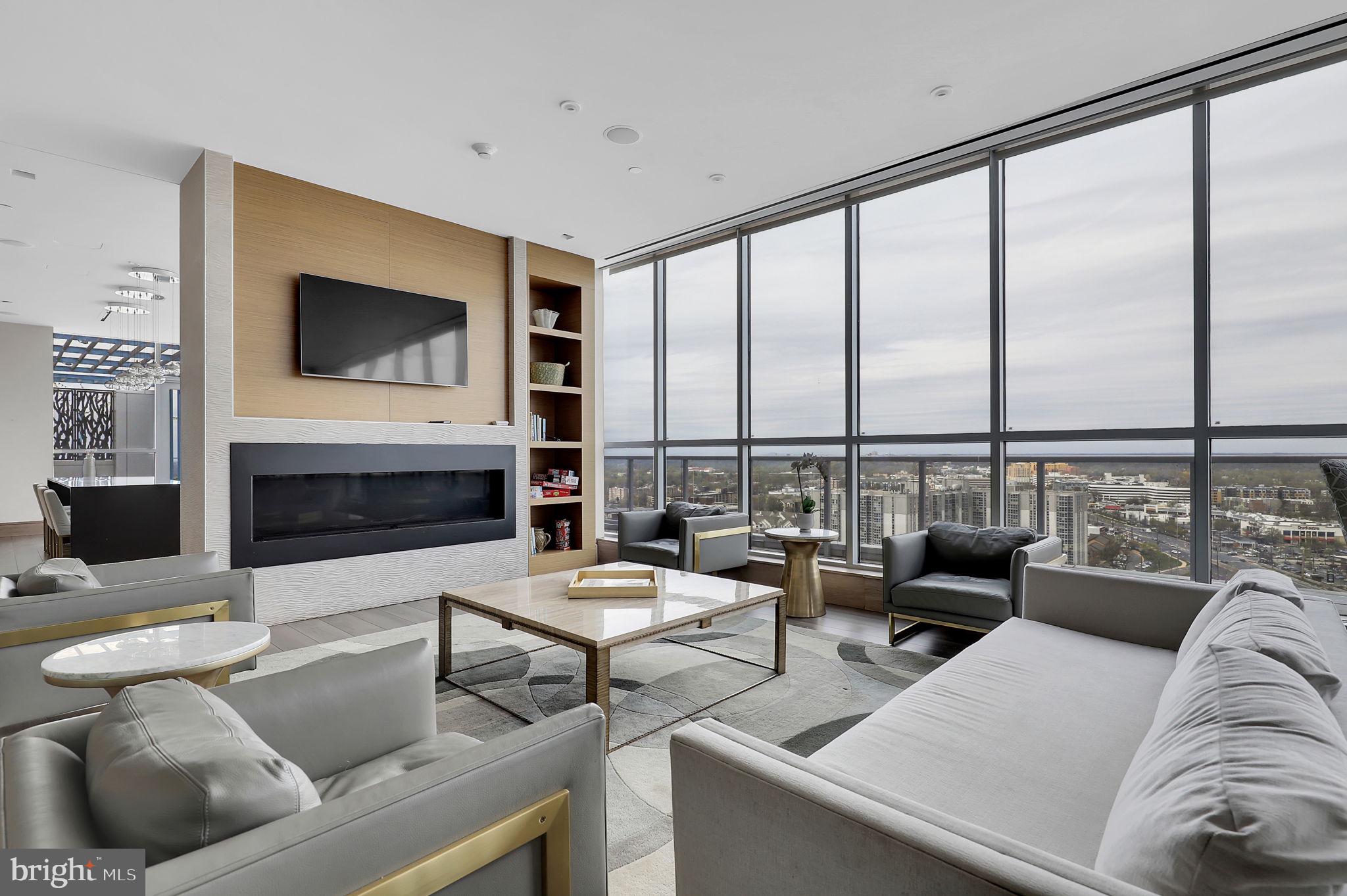 PIKE AND ROSE - Residential