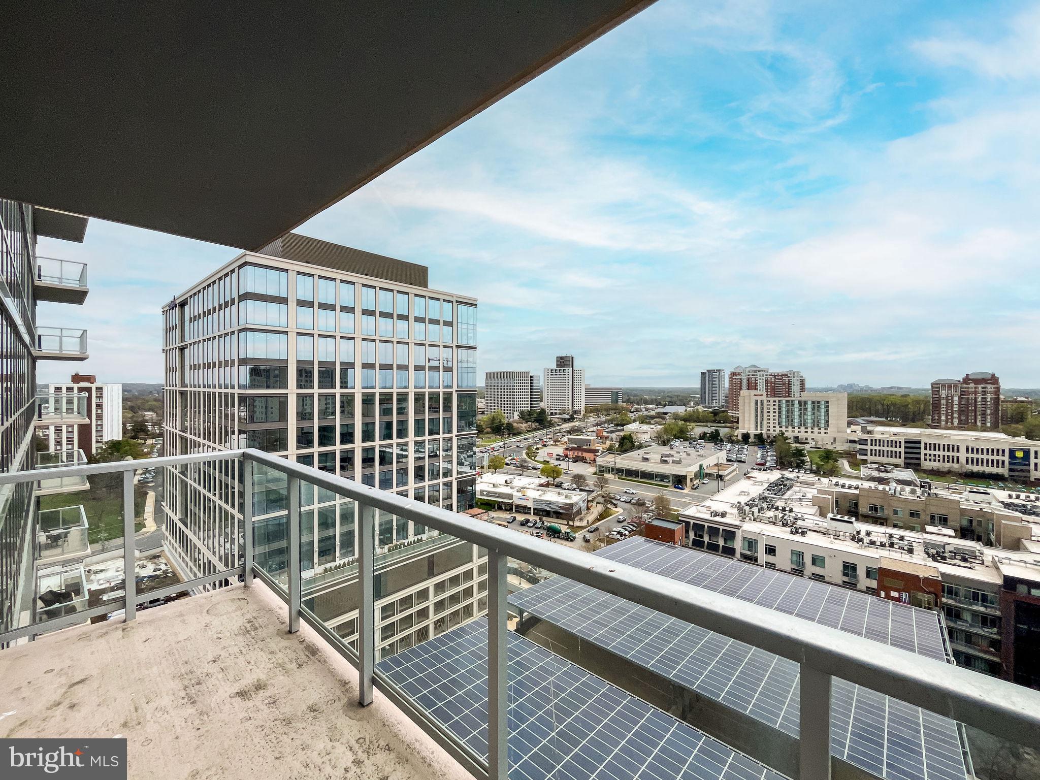 PIKE AND ROSE - Residential