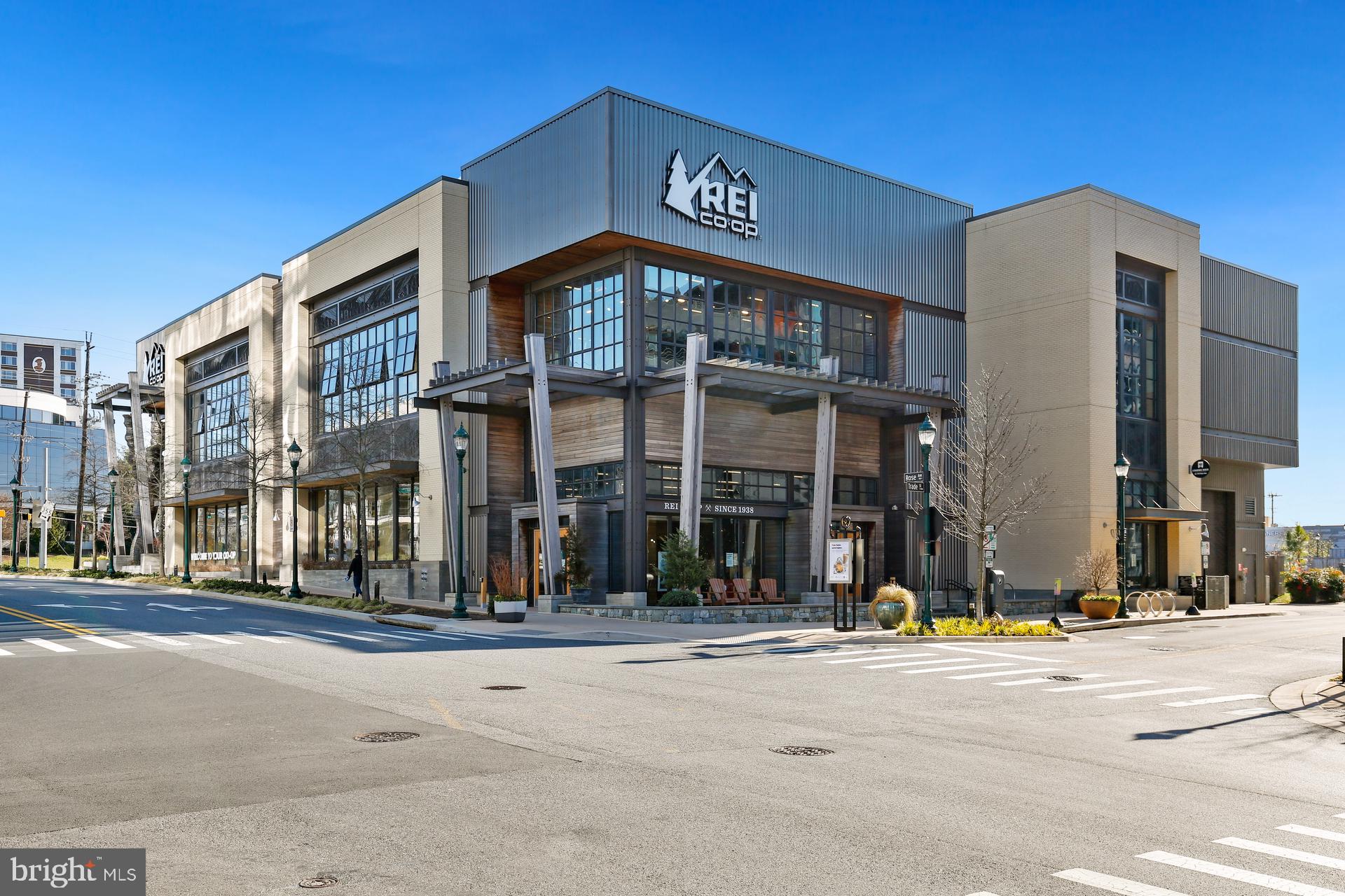 PIKE AND ROSE - Residential