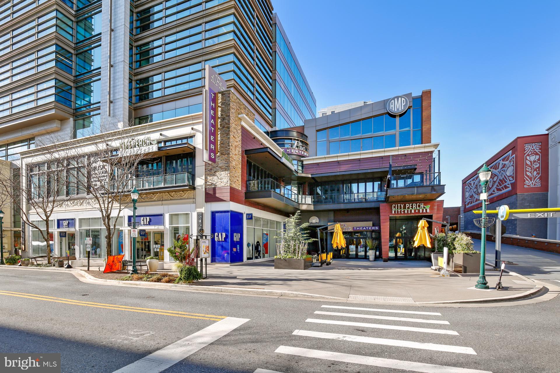 PIKE AND ROSE - Residential