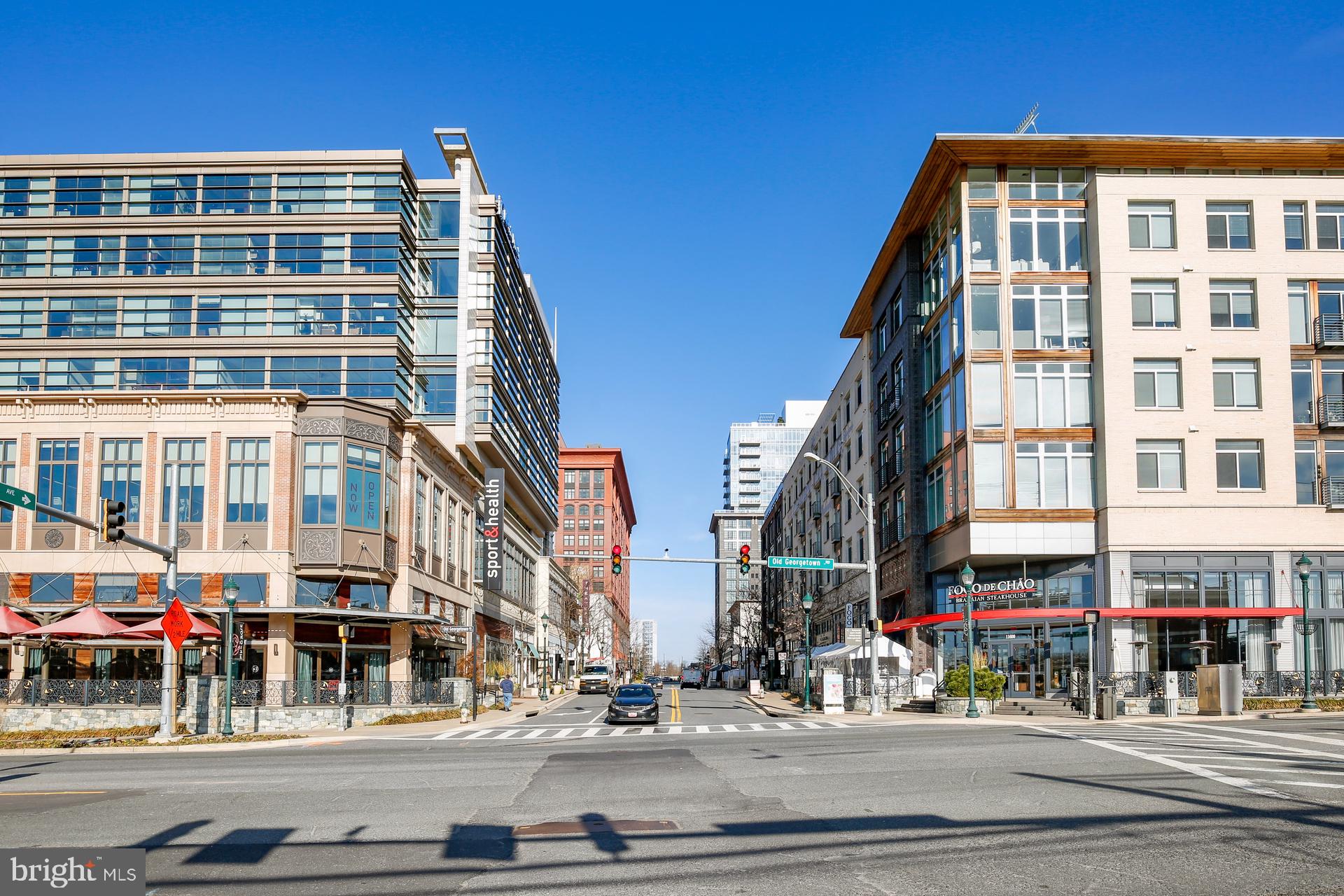 PIKE AND ROSE - Residential