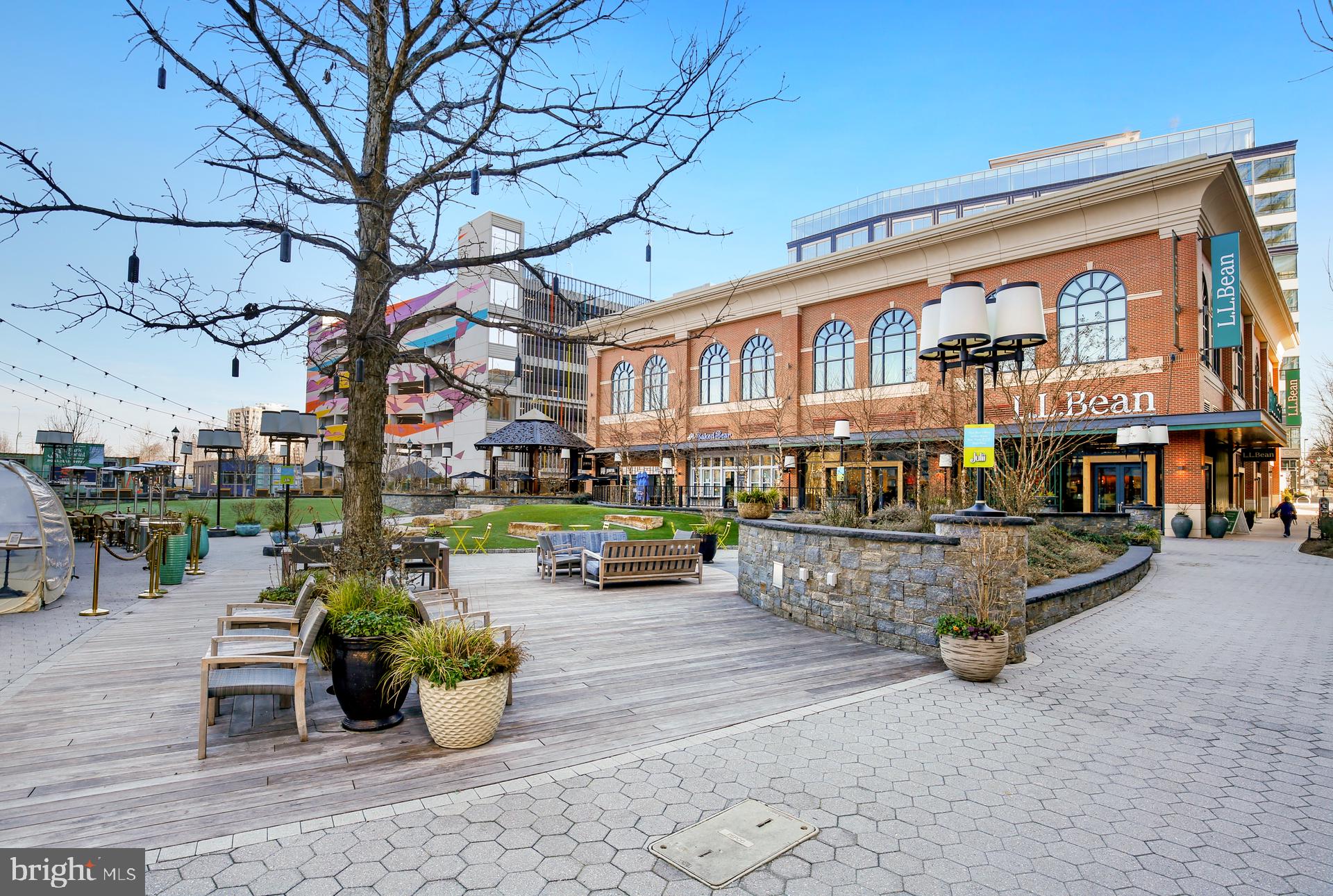 PIKE AND ROSE - Residential