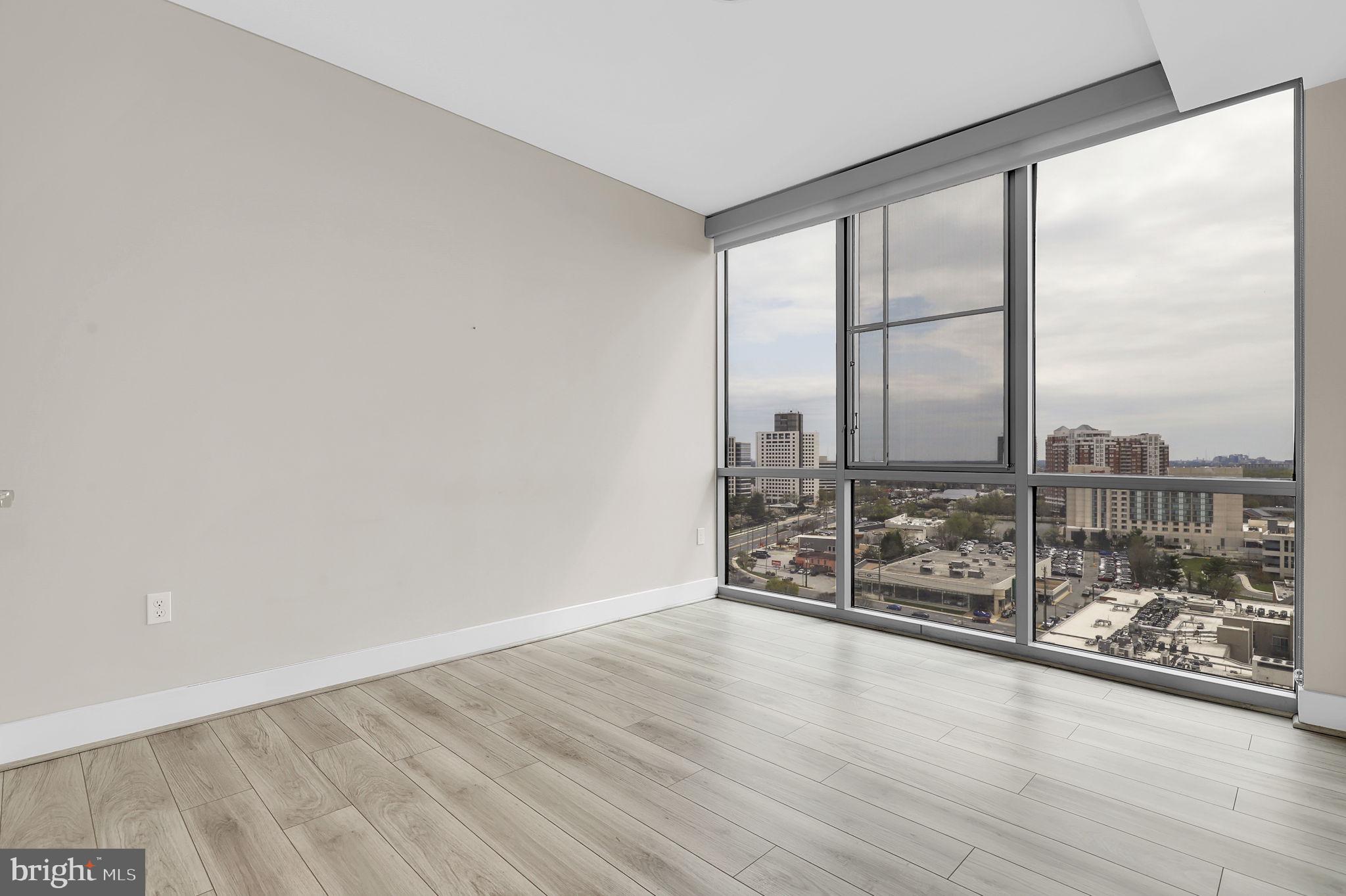 PIKE AND ROSE - Residential