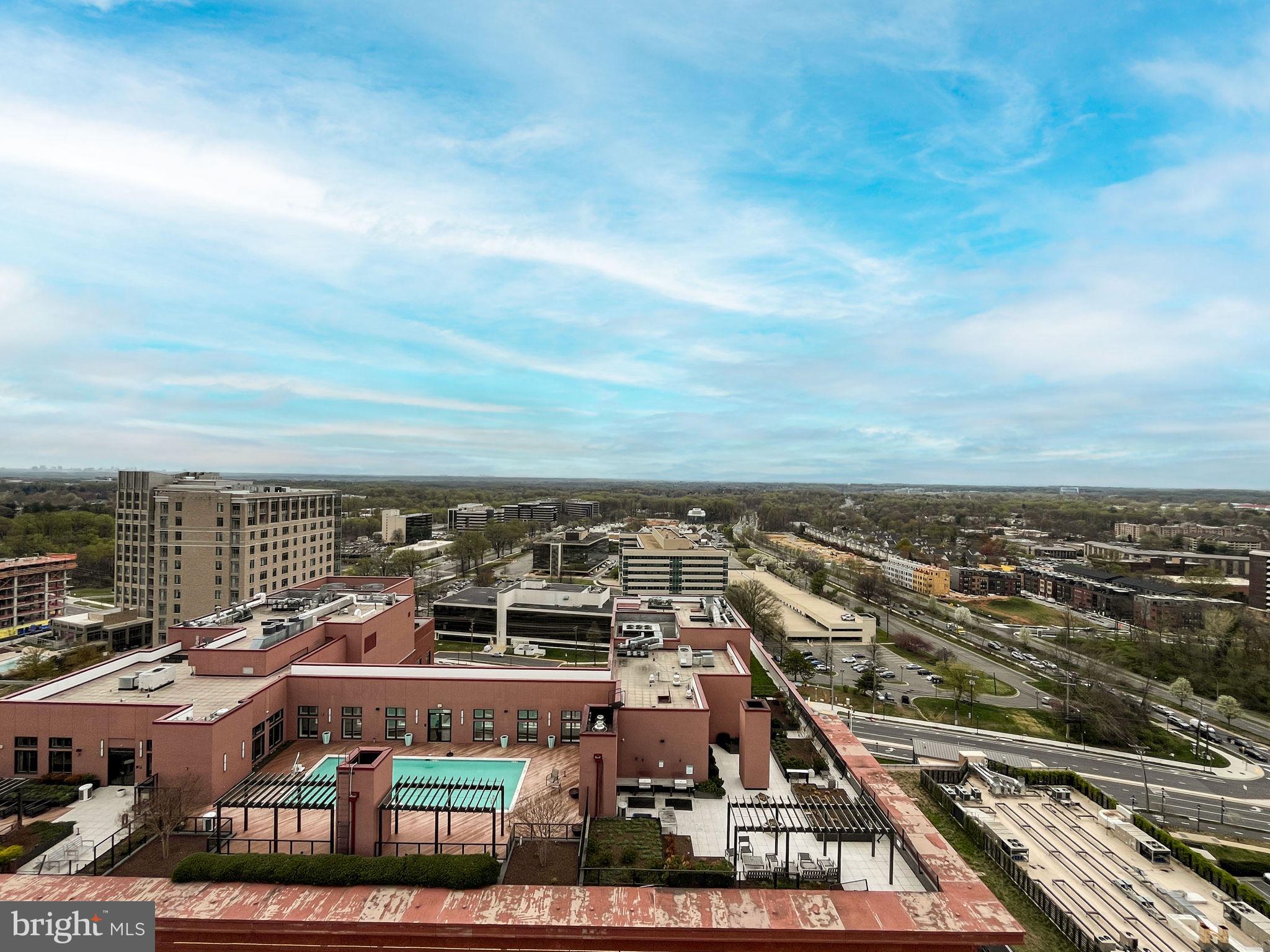 PIKE AND ROSE - Residential