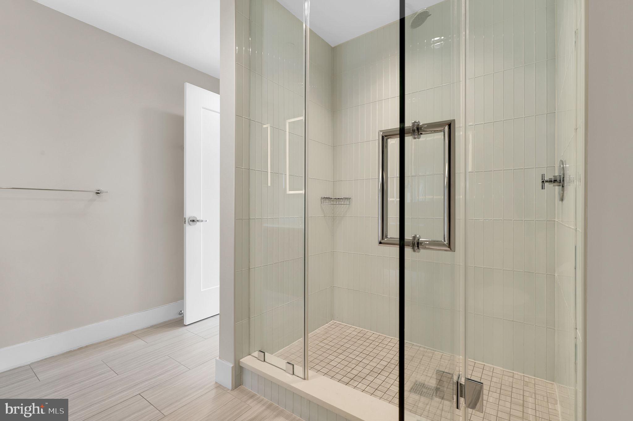 PIKE AND ROSE - Residential