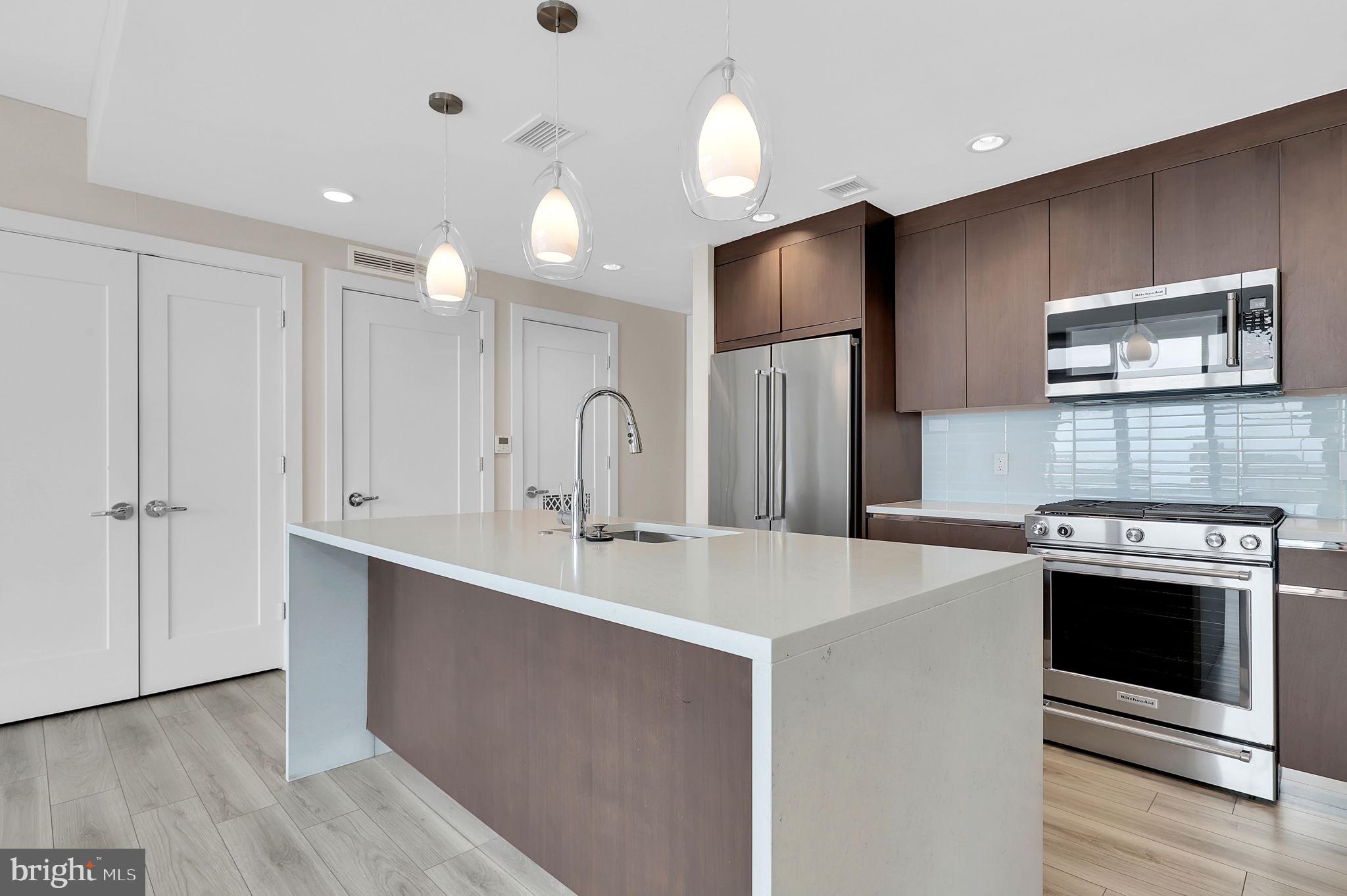 PIKE AND ROSE - Residential