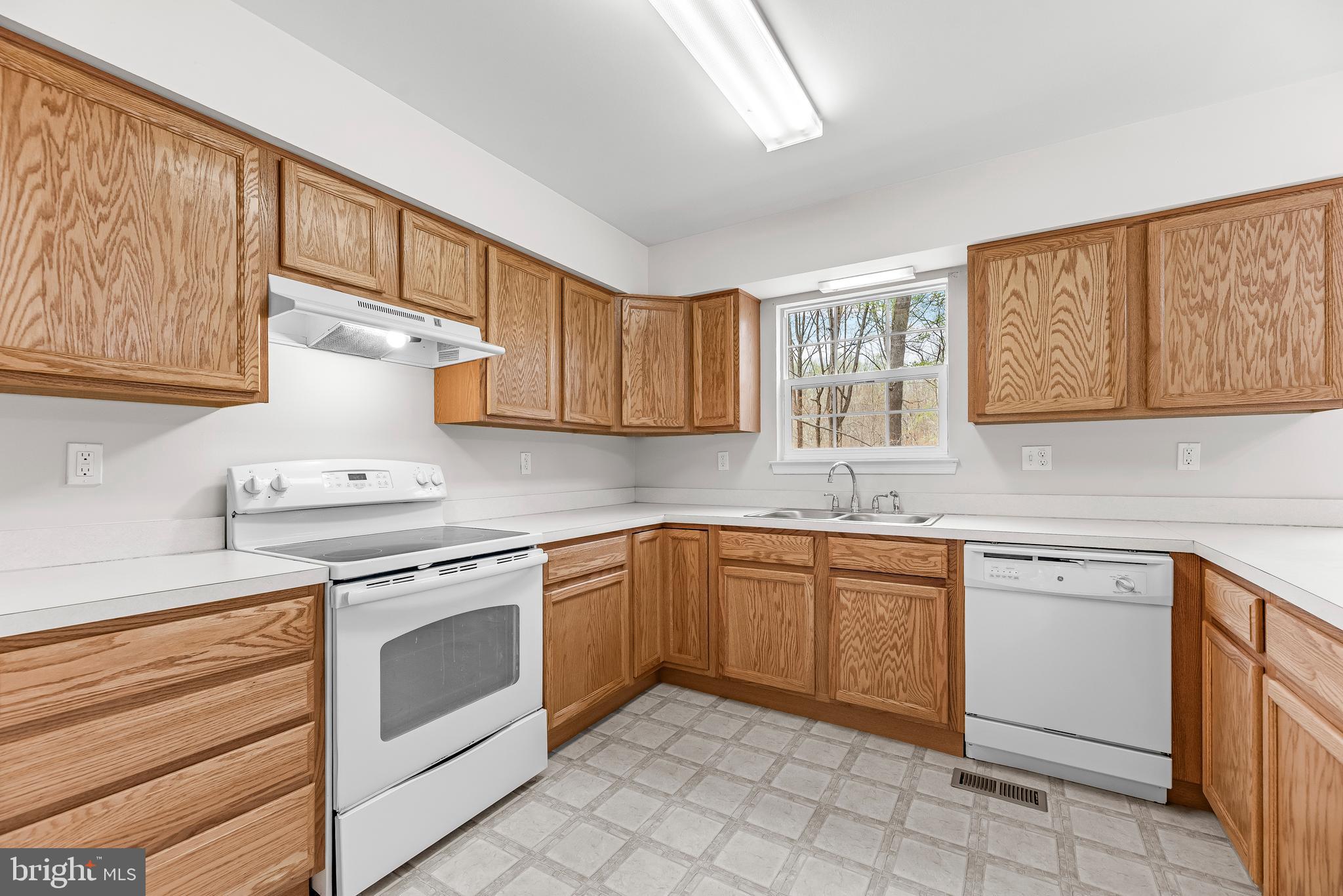 BAYSIDE TOWNHOUSES - Residential