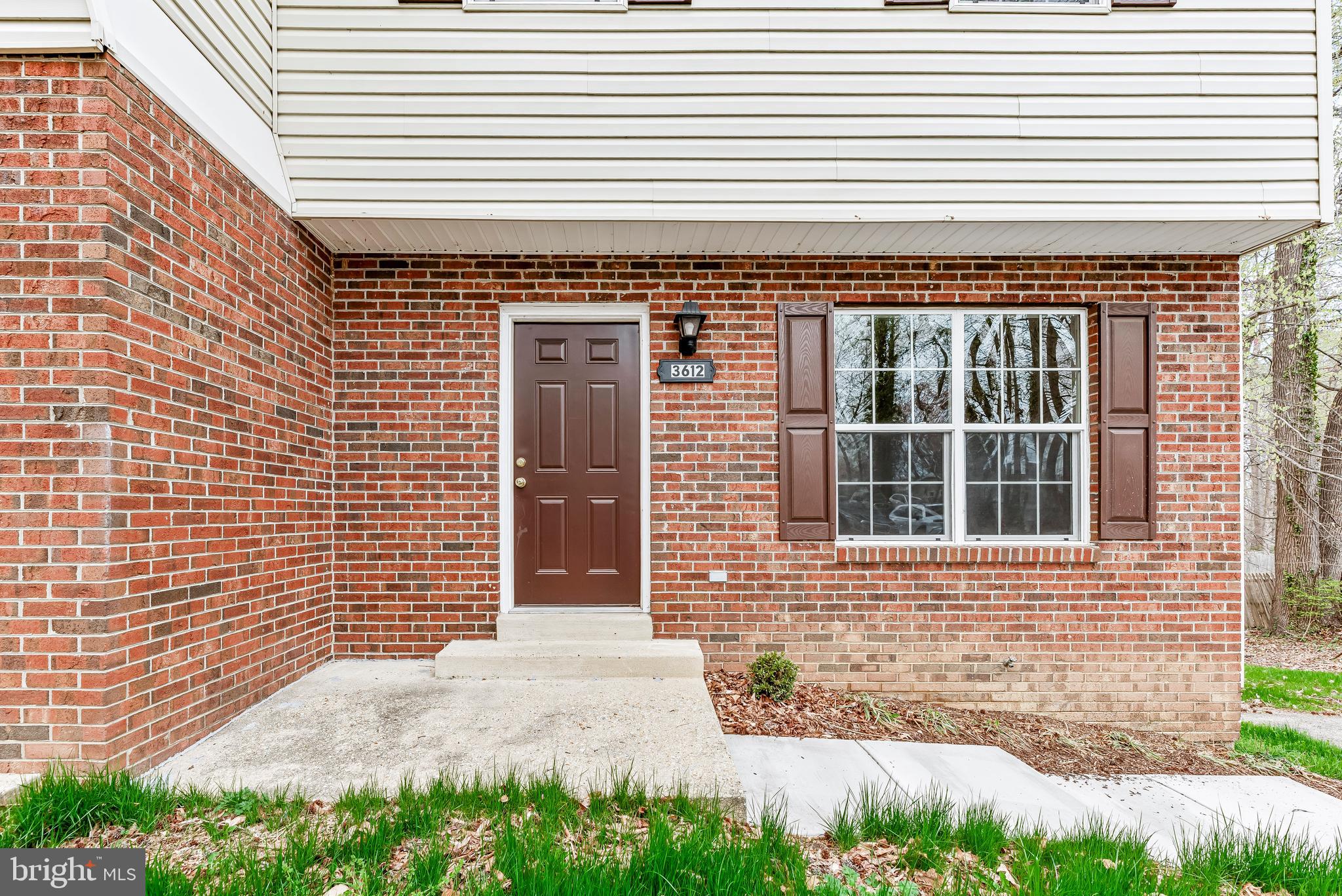 BAYSIDE TOWNHOUSES - Residential