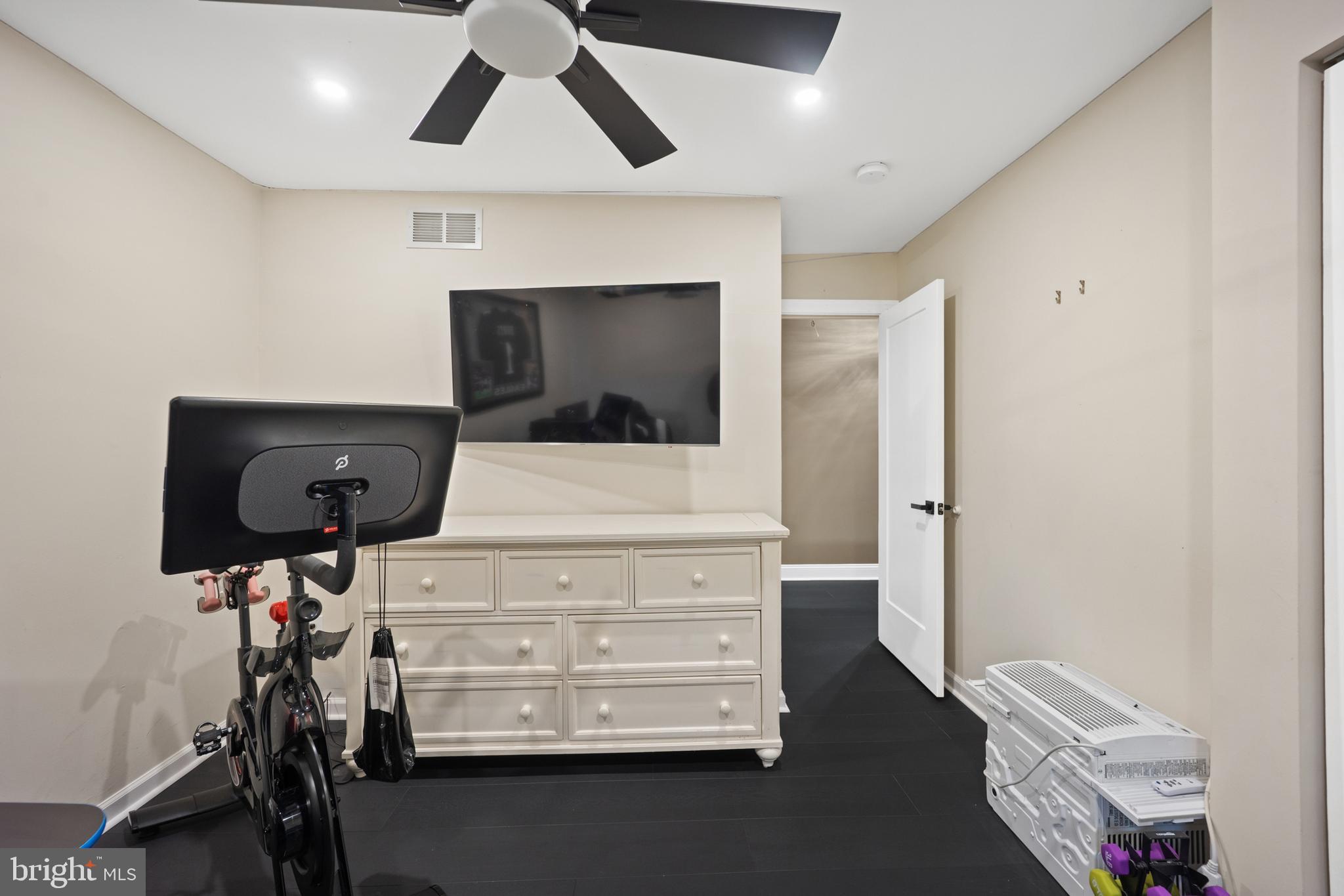 NESHAMINY VALLEY - Residential