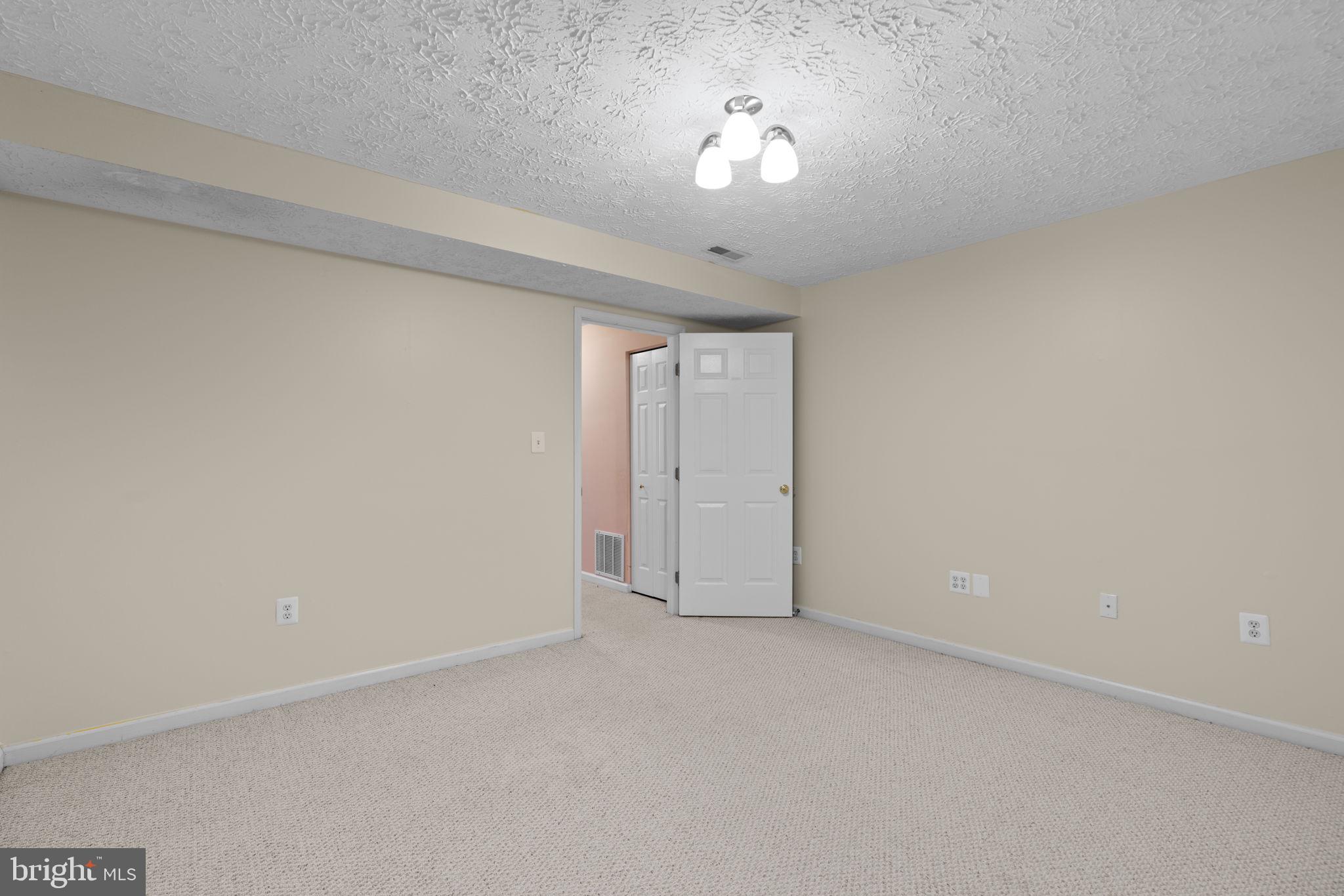 RUSSETT - Residential