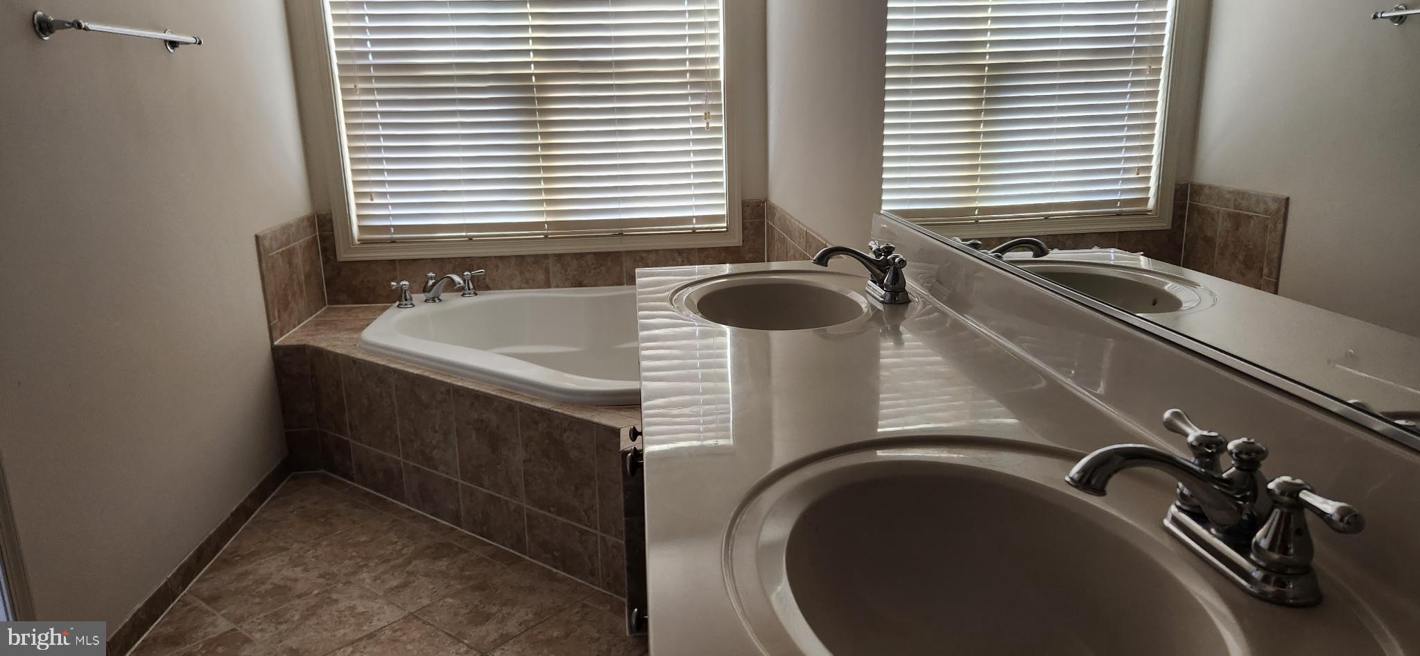 BRAMBLETON LANDBAY 3 - Residential Lease