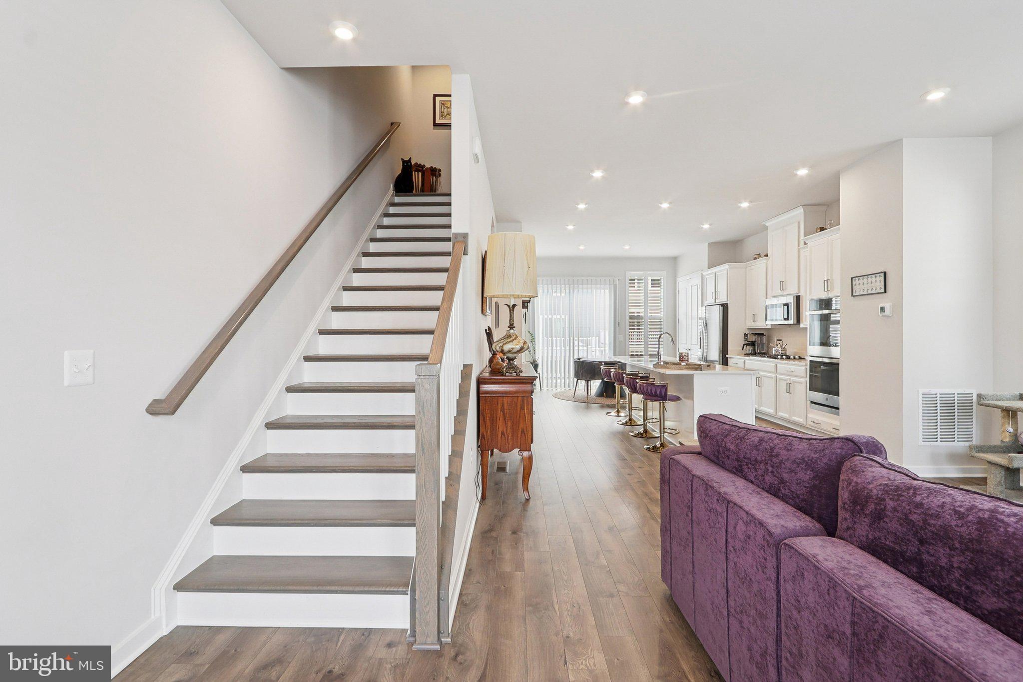 1733 AUTUMN MAPLE LEAF DRIVE