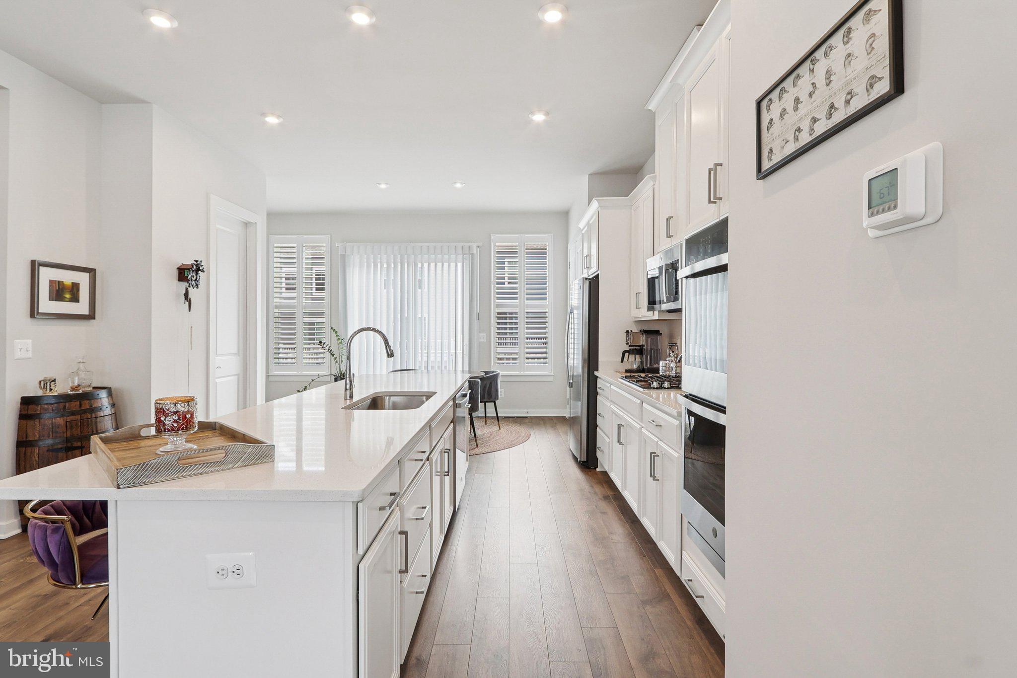 1733 AUTUMN MAPLE LEAF DRIVE