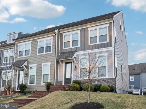 Photo of 1733 Autumn Maple Leaf Drive, DUMFRIES, VA 22026 (MLS # VAPW2109814)