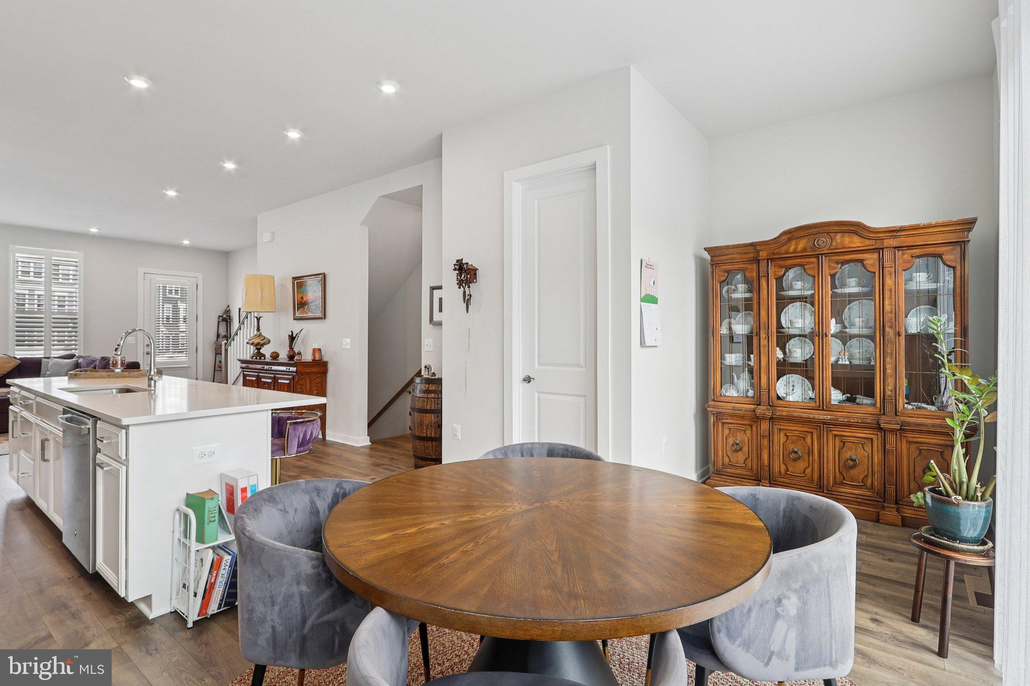 1733 AUTUMN MAPLE LEAF DRIVE