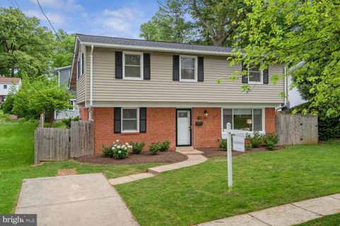 Photo of 11417 Lund Place, Kensington, MD 20895 (MLS # MDMC2131706) Photo of 11417 Lund Place, Kensington, MD 20895 (MLS # MDMC2131706)