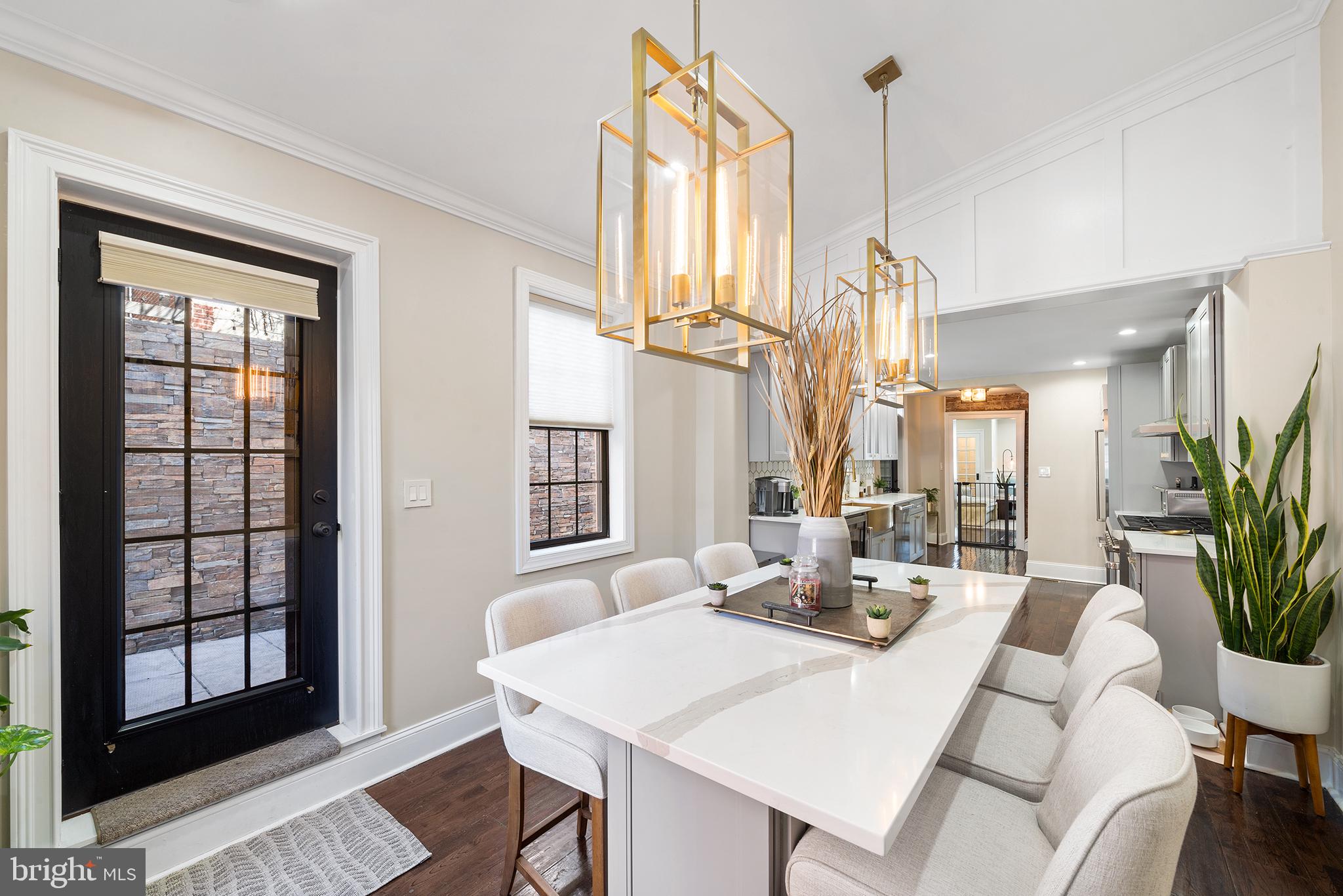 QUEEN VILLAGE - Residential