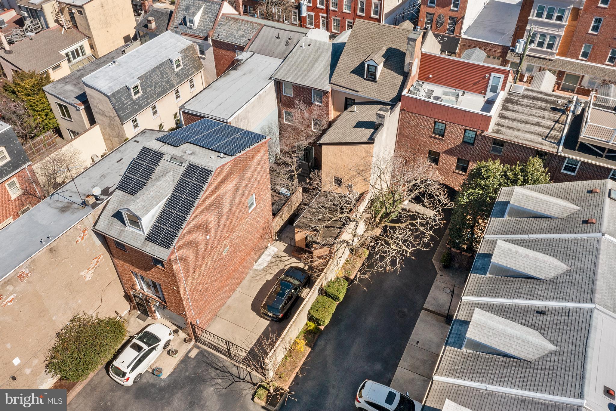 QUEEN VILLAGE - Residential