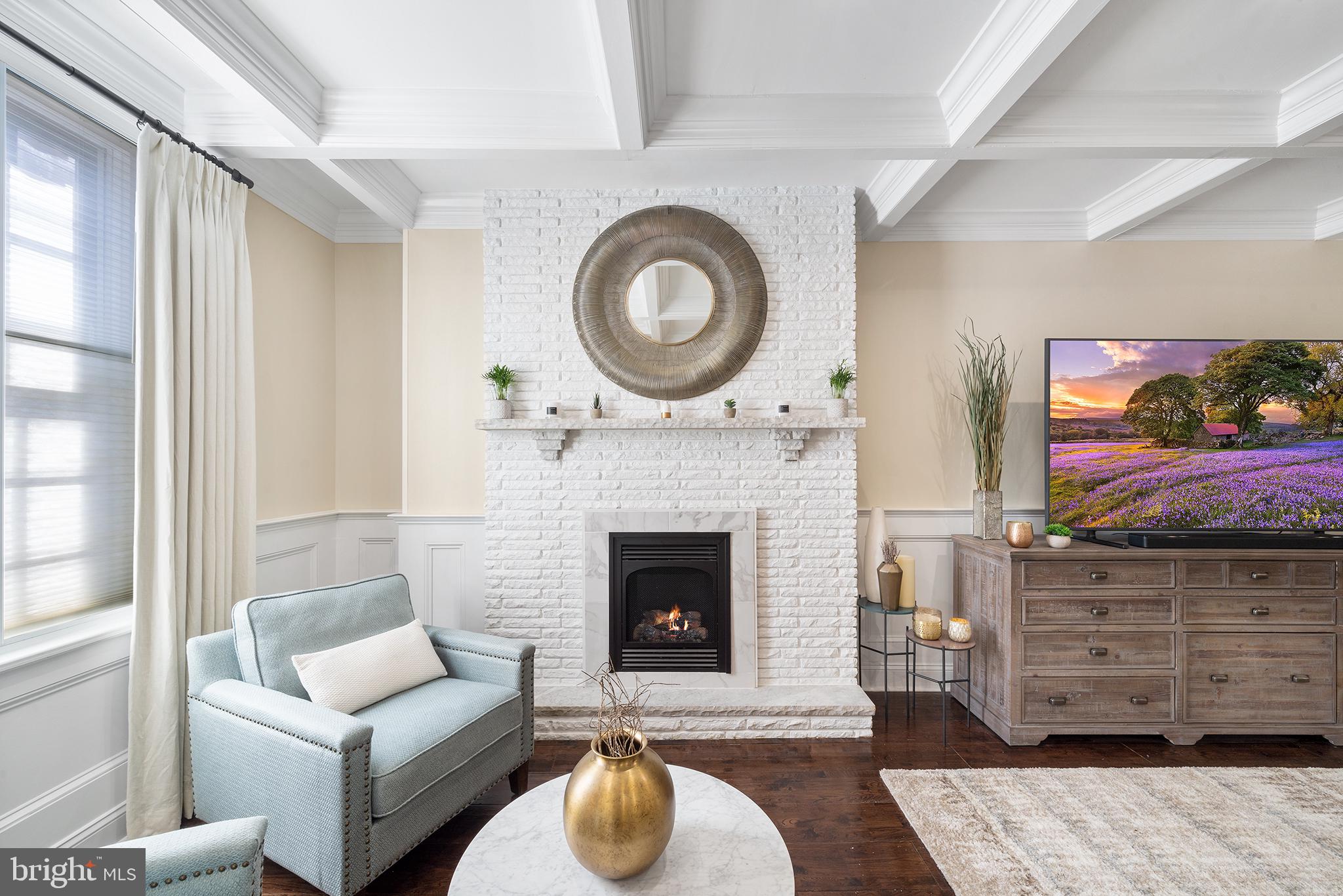 QUEEN VILLAGE - Residential