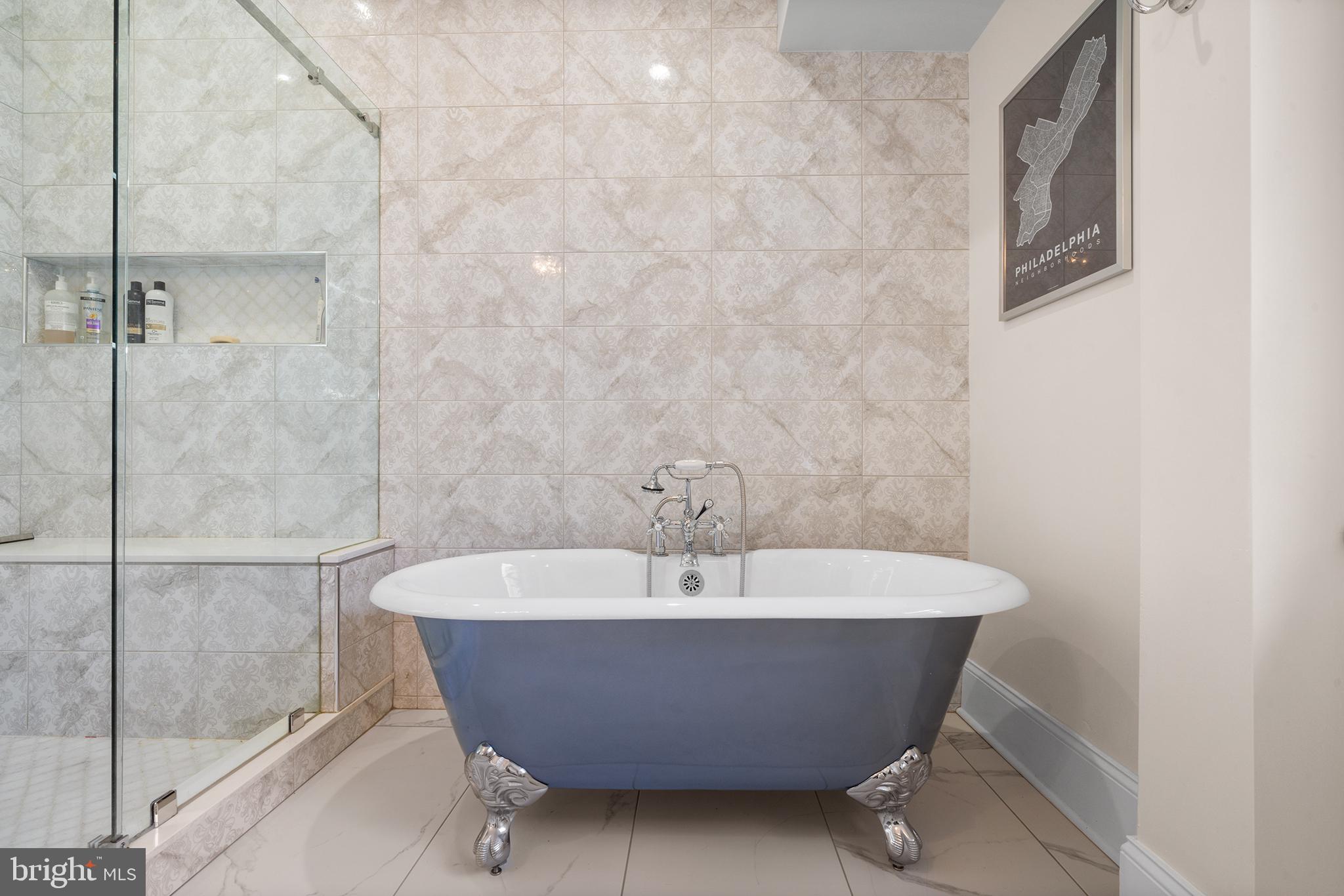 QUEEN VILLAGE - Residential