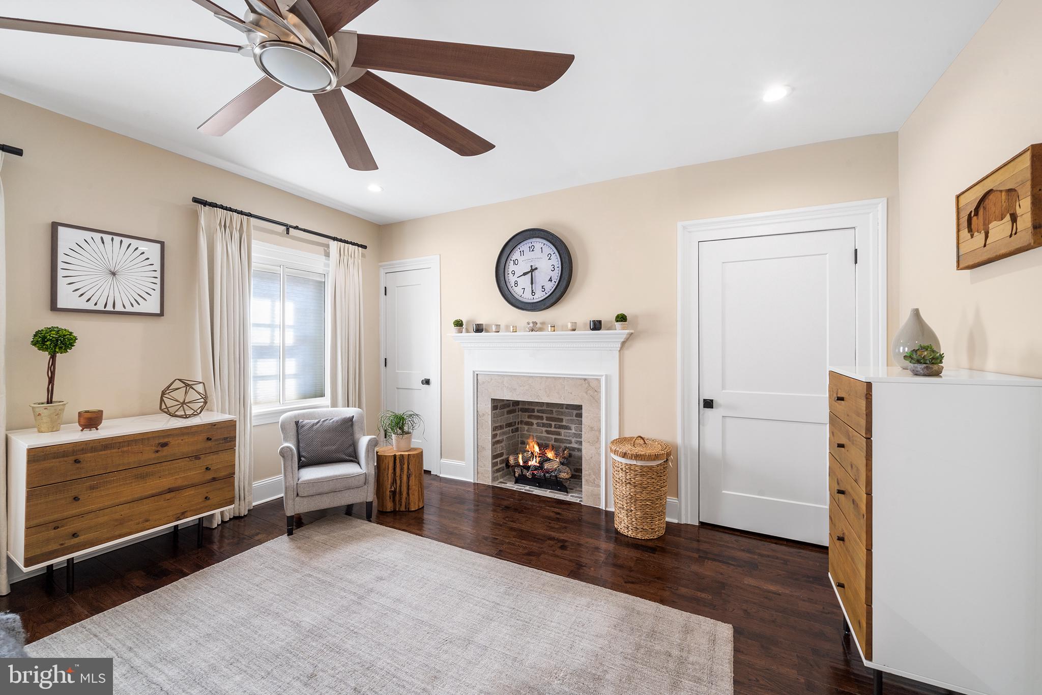 QUEEN VILLAGE - Residential