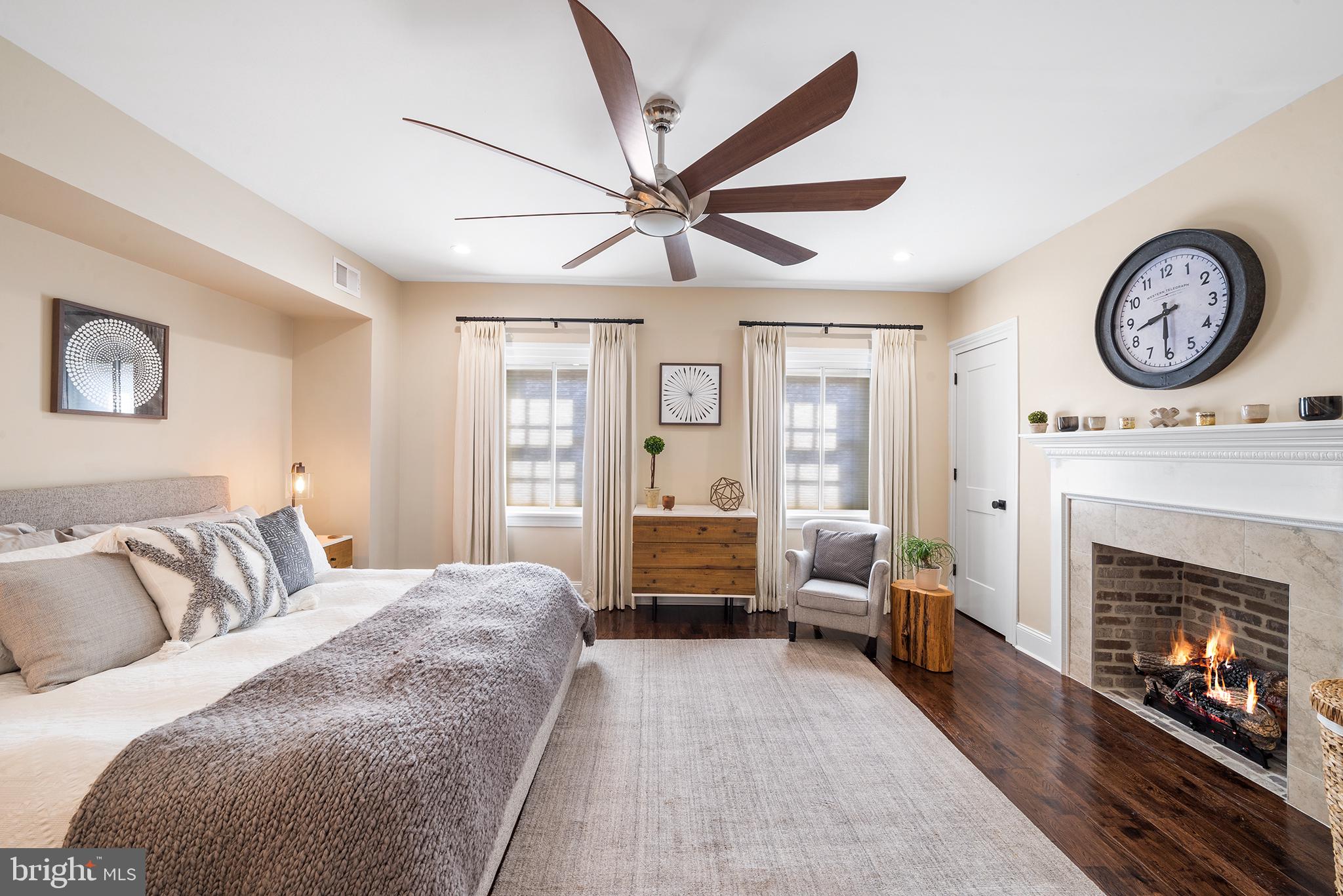 QUEEN VILLAGE - Residential