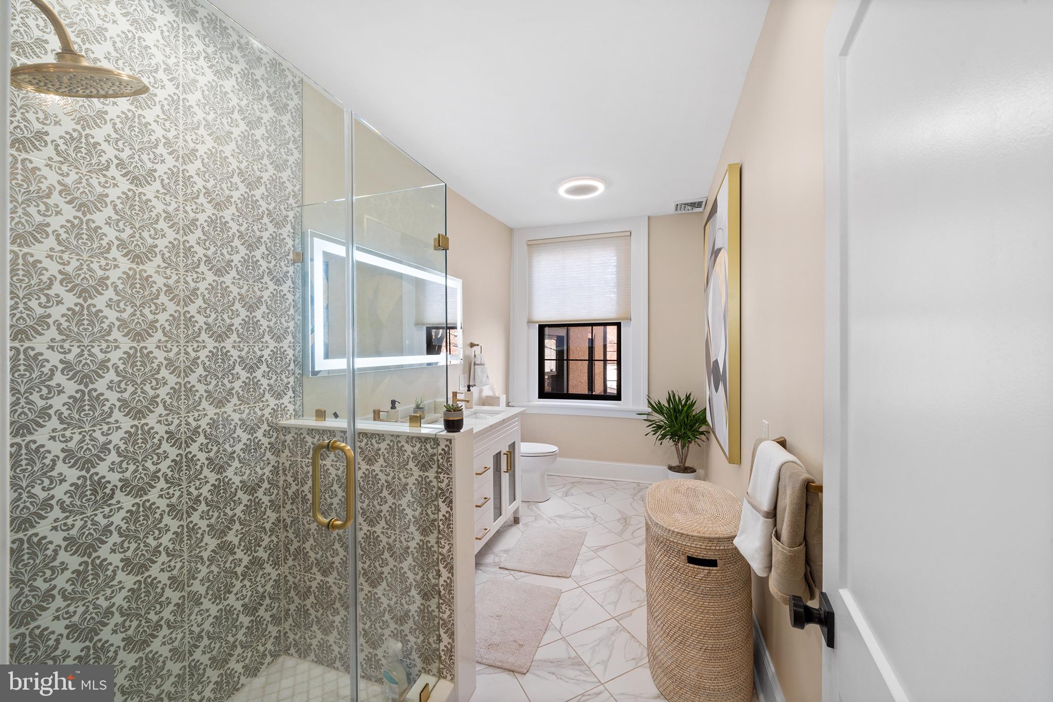 QUEEN VILLAGE - Residential