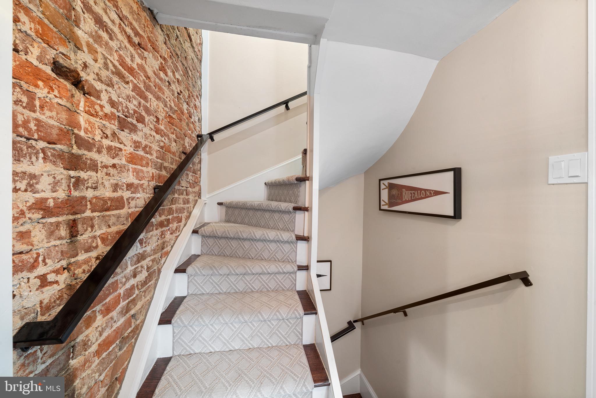 QUEEN VILLAGE - Residential