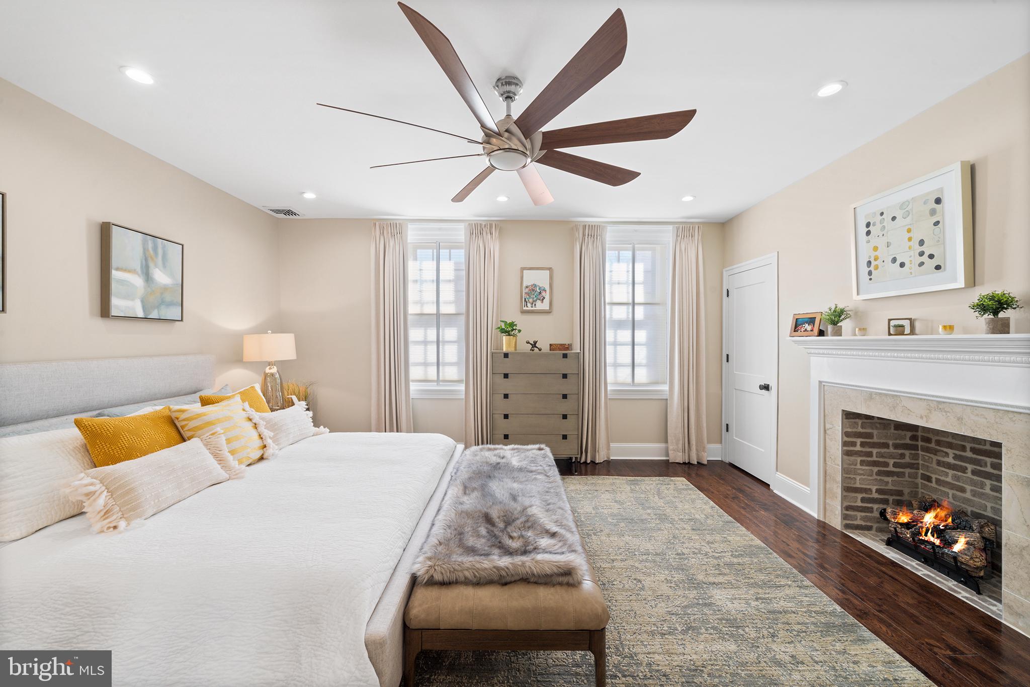 QUEEN VILLAGE - Residential