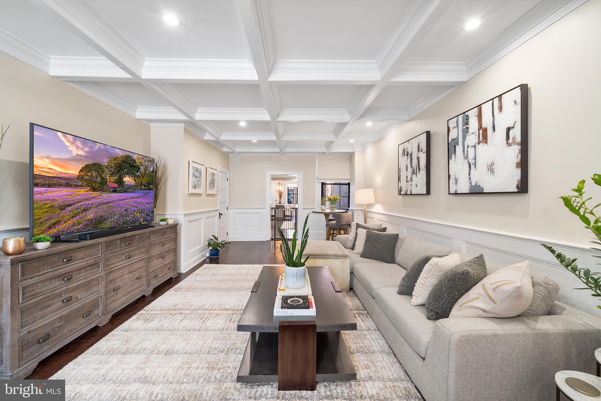 QUEEN VILLAGE - Residential