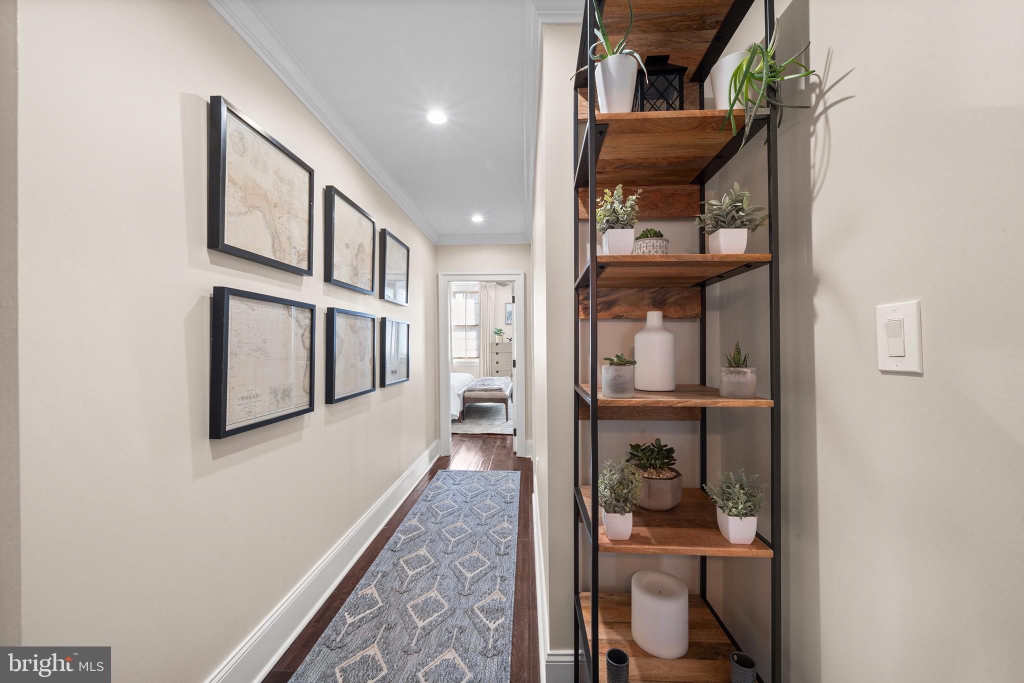 QUEEN VILLAGE - Residential