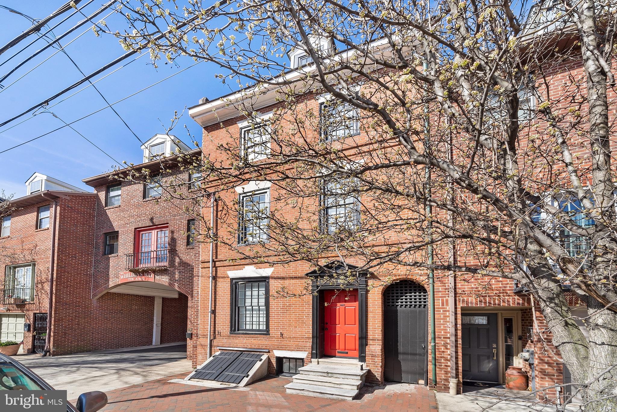 QUEEN VILLAGE - Residential