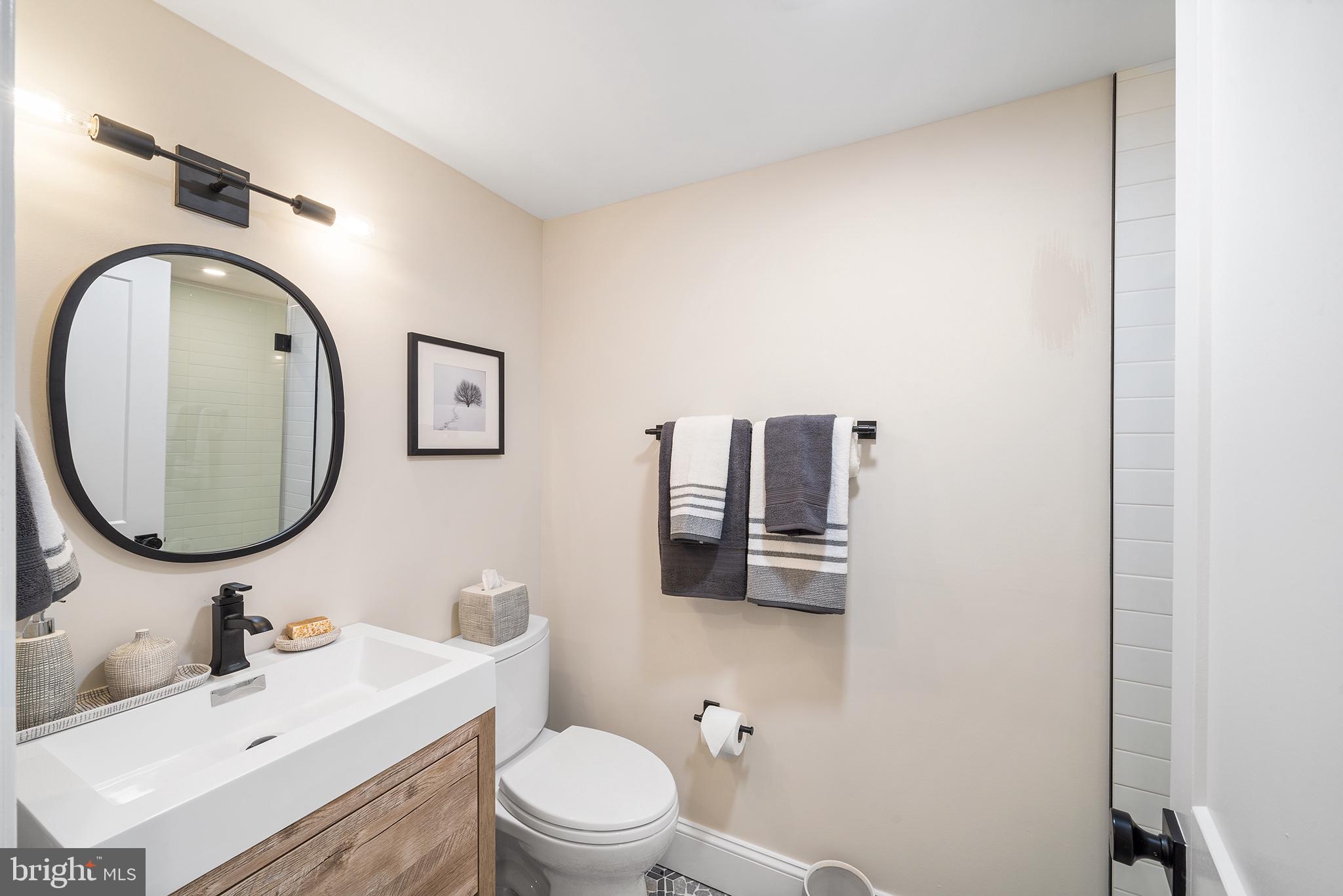 QUEEN VILLAGE - Residential