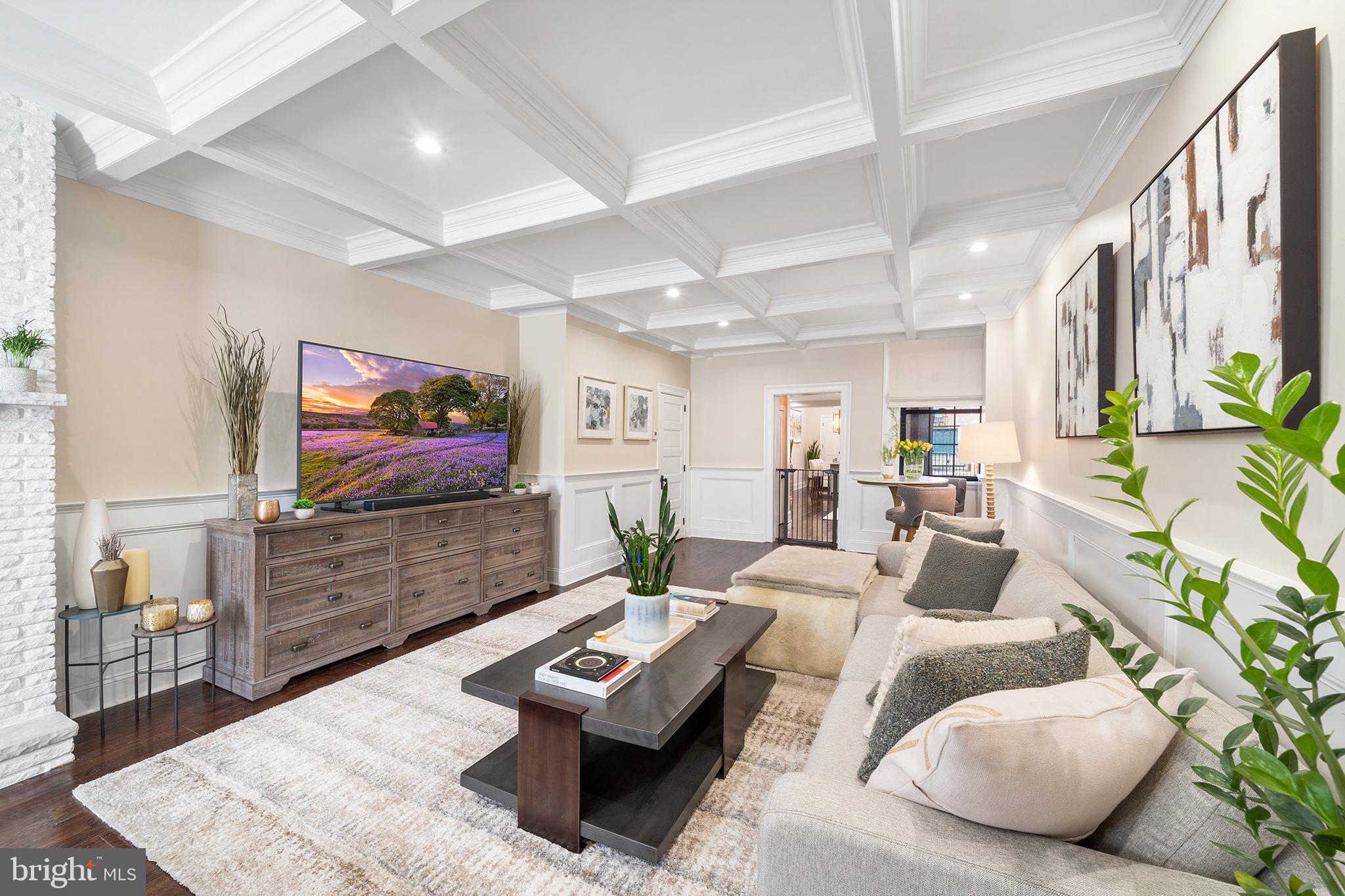 QUEEN VILLAGE - Residential