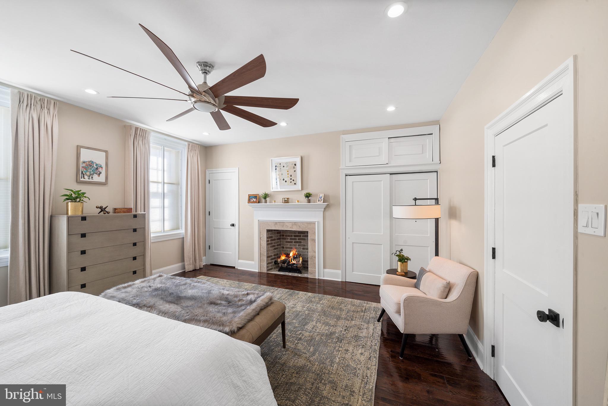 QUEEN VILLAGE - Residential