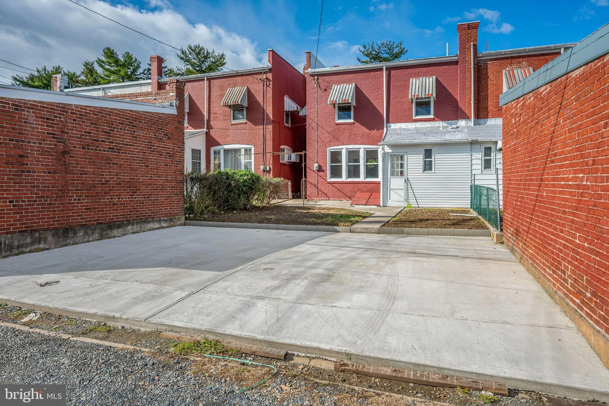 Reading, Pennsylvania 19601, United States, 3 Bedrooms Bedrooms, ,2 BathroomsBathrooms,Residential,Active,237870