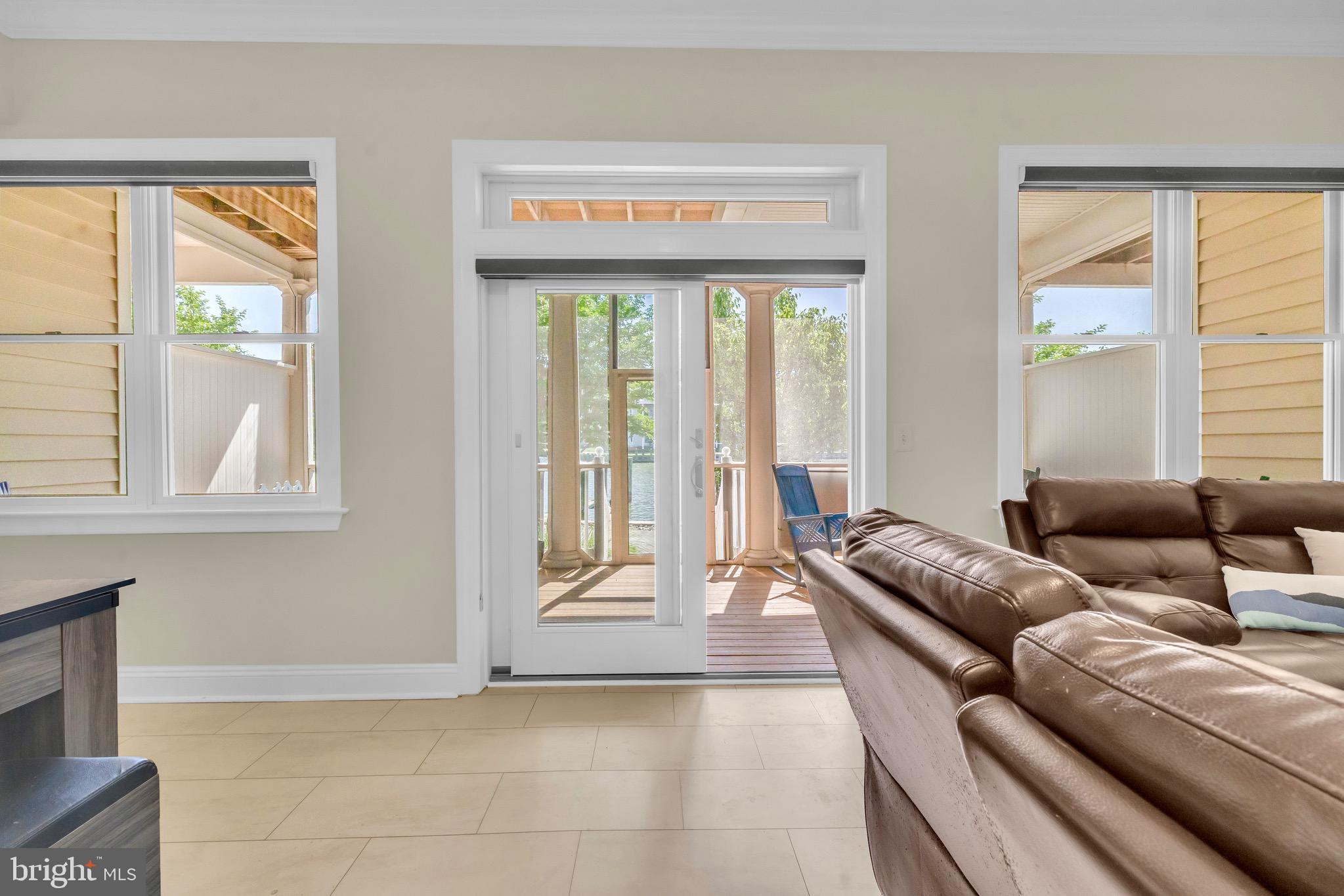 TOWNS & RESIDENCES AT WATERSIDE - Residential