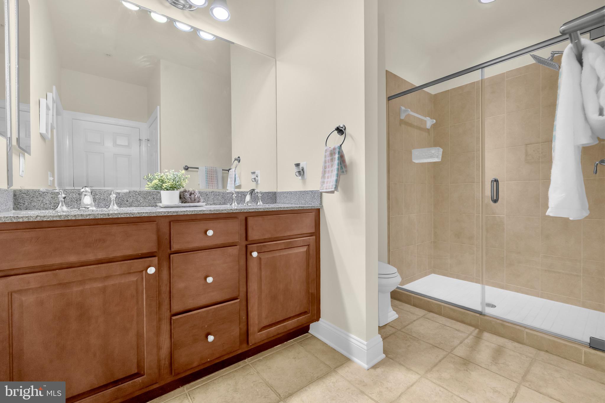 TOWNS & RESIDENCES AT WATERSIDE - Residential