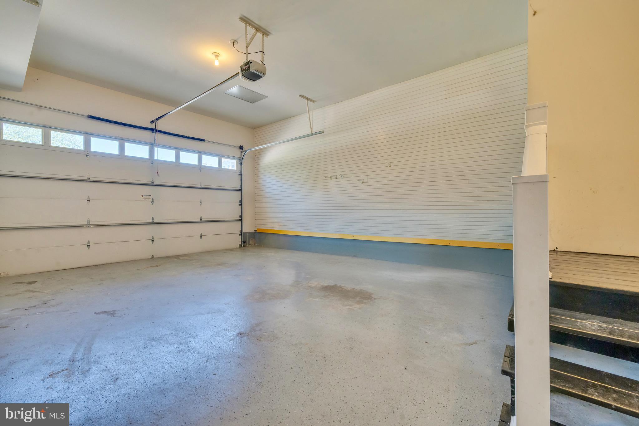 TOWNS & RESIDENCES AT WATERSIDE - Residential