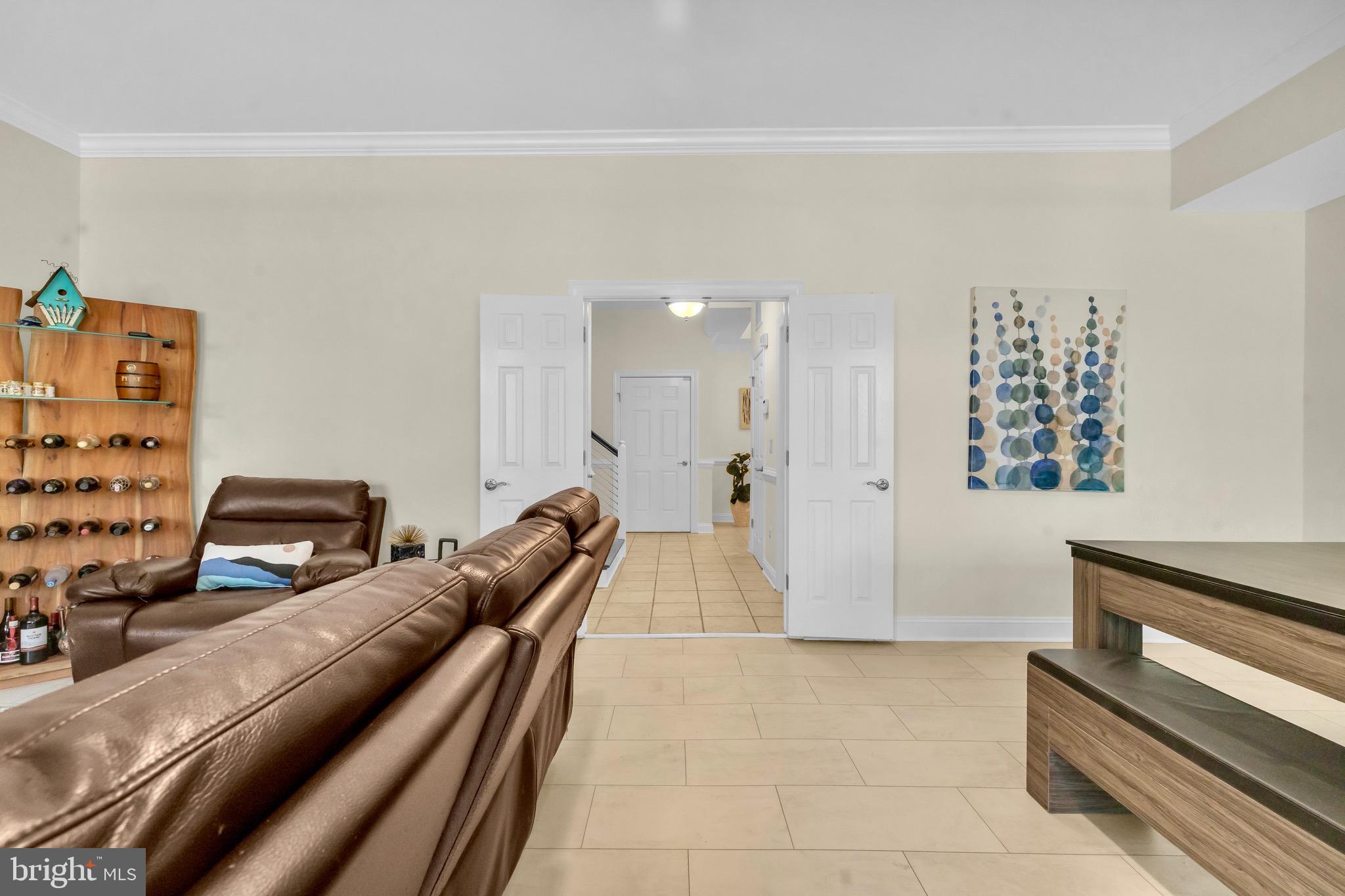 TOWNS & RESIDENCES AT WATERSIDE - Residential