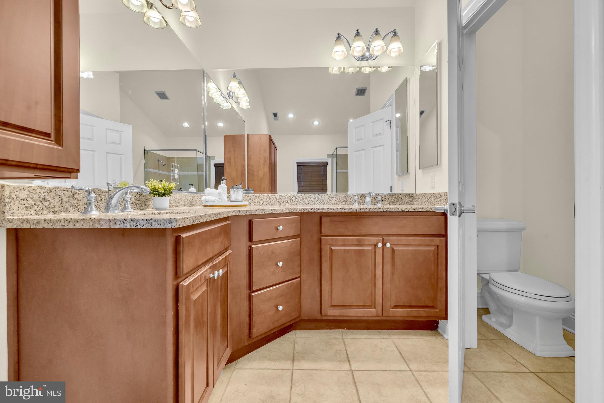 TOWNS & RESIDENCES AT WATERSIDE - Residential