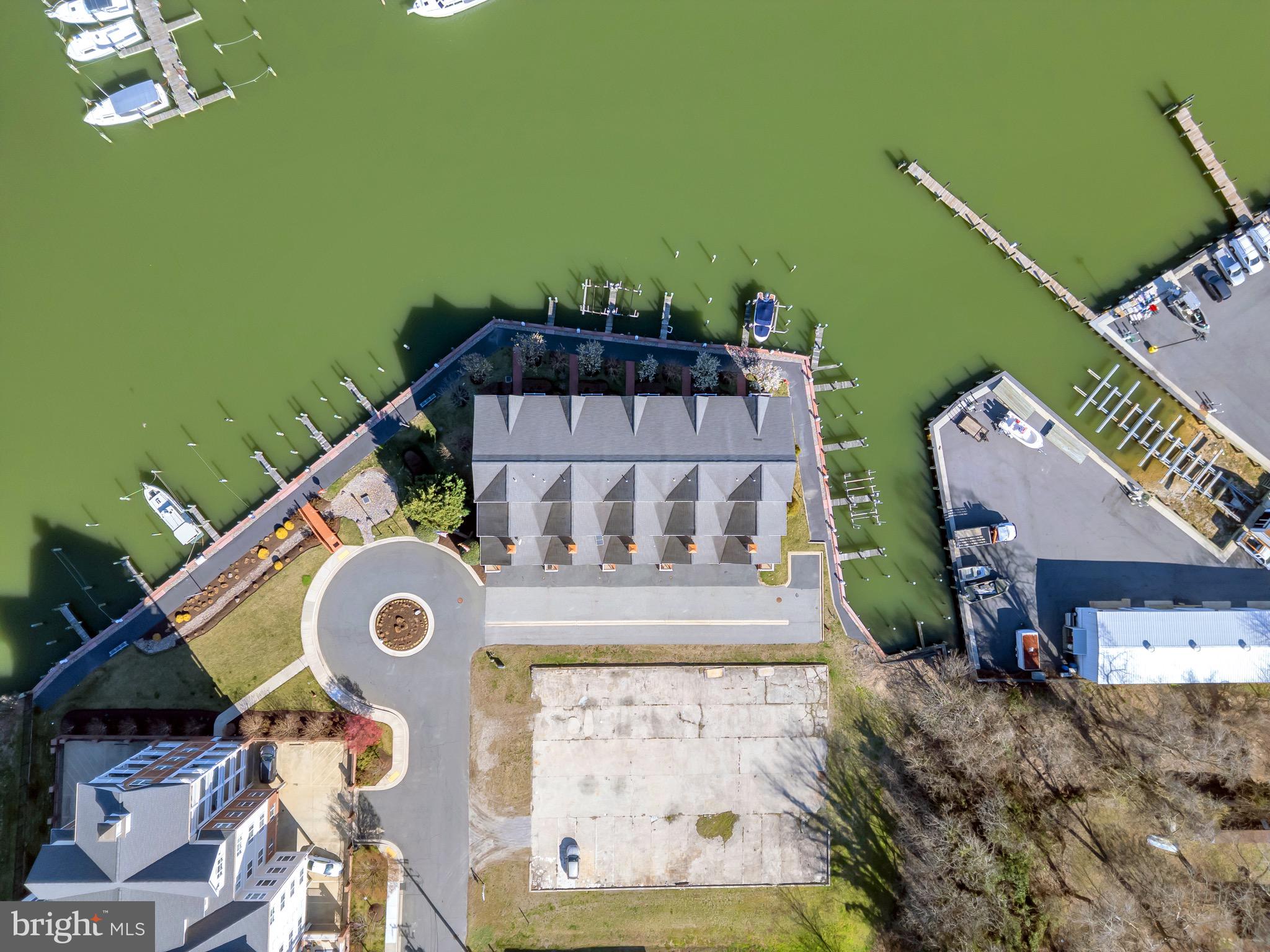 TOWNS & RESIDENCES AT WATERSIDE - Residential