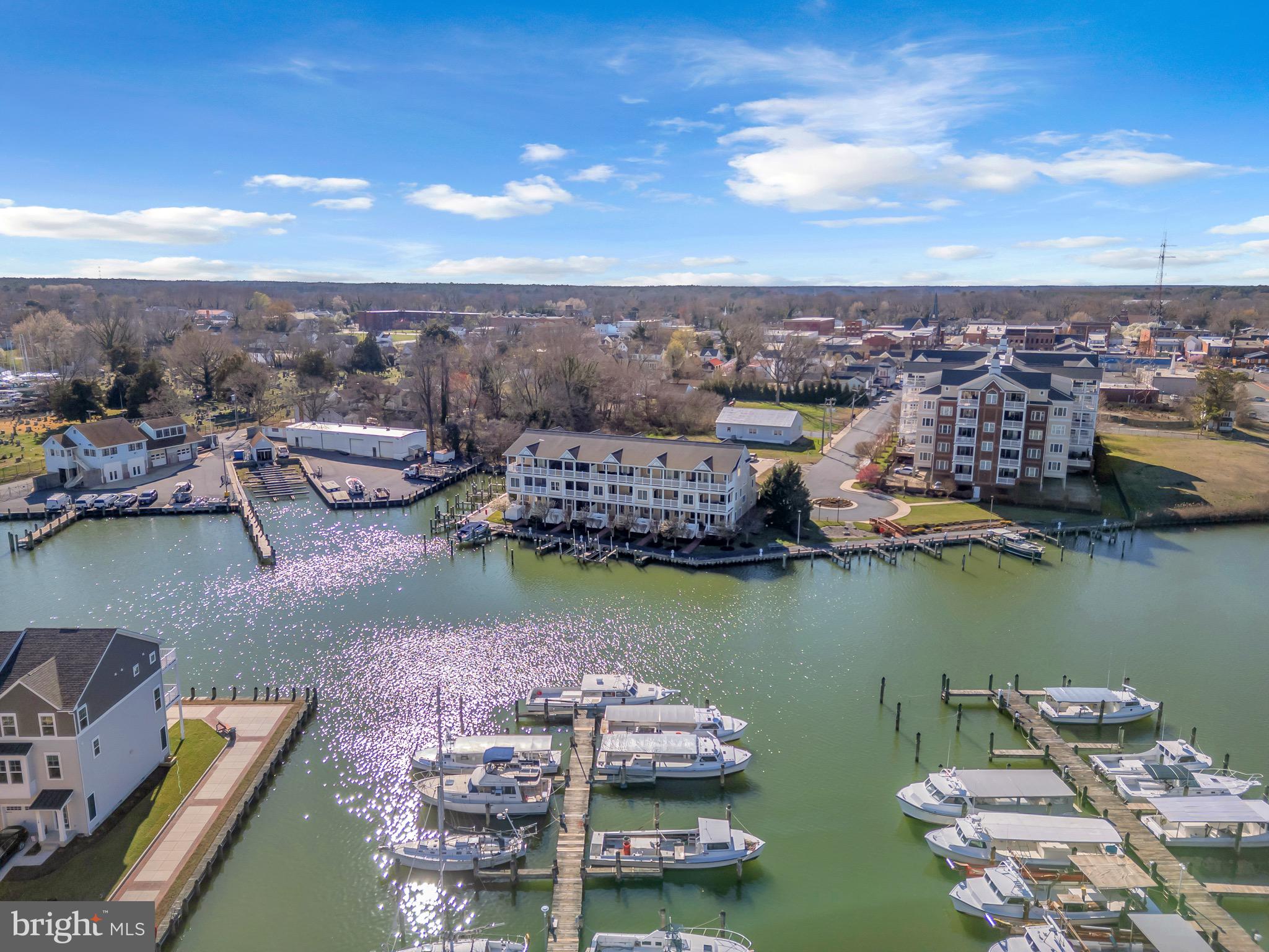 TOWNS & RESIDENCES AT WATERSIDE - Residential