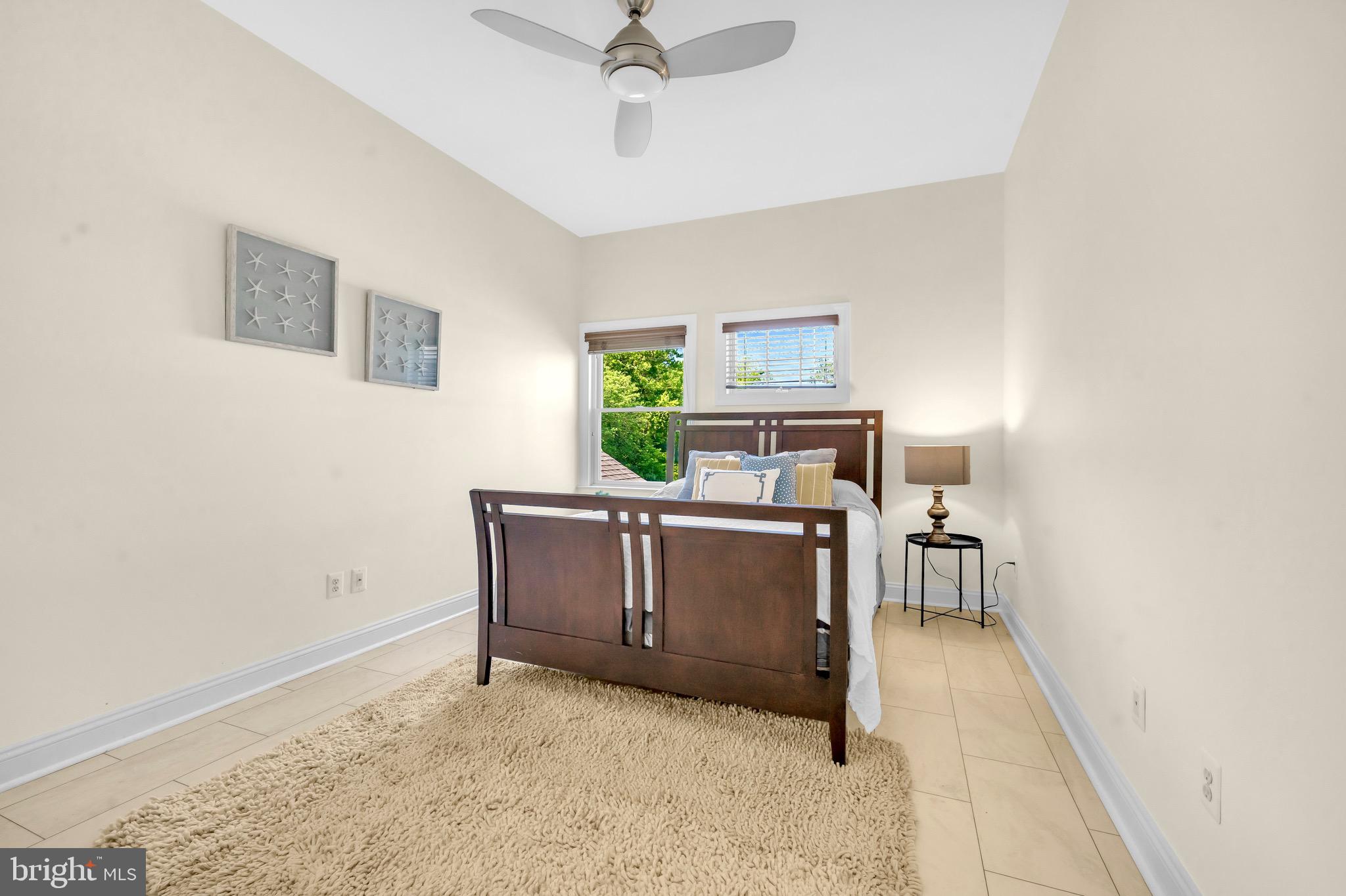 TOWNS & RESIDENCES AT WATERSIDE - Residential