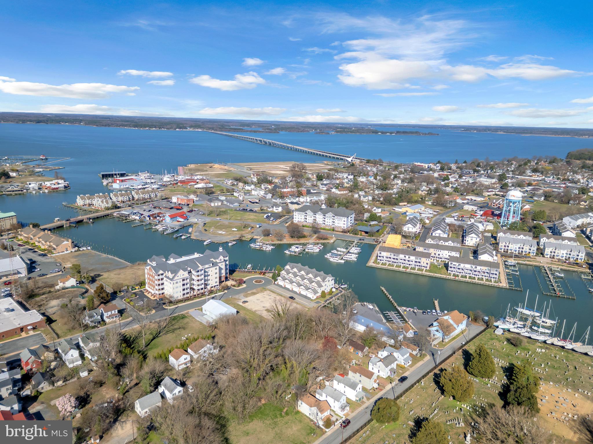 TOWNS & RESIDENCES AT WATERSIDE - Residential